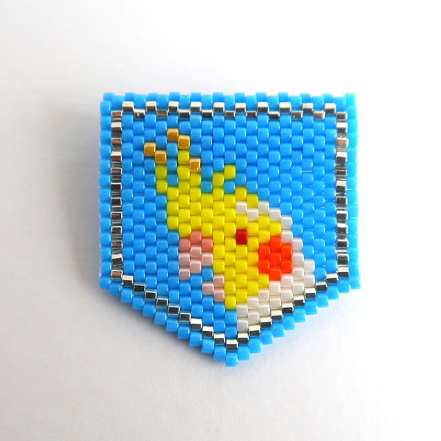 【HEE-HAW】ビーズ織りバッジ/オカメ・白