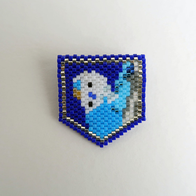 【HEE-HAW】ビーズ織りバッジ/セキセイ・オパーリンブルー