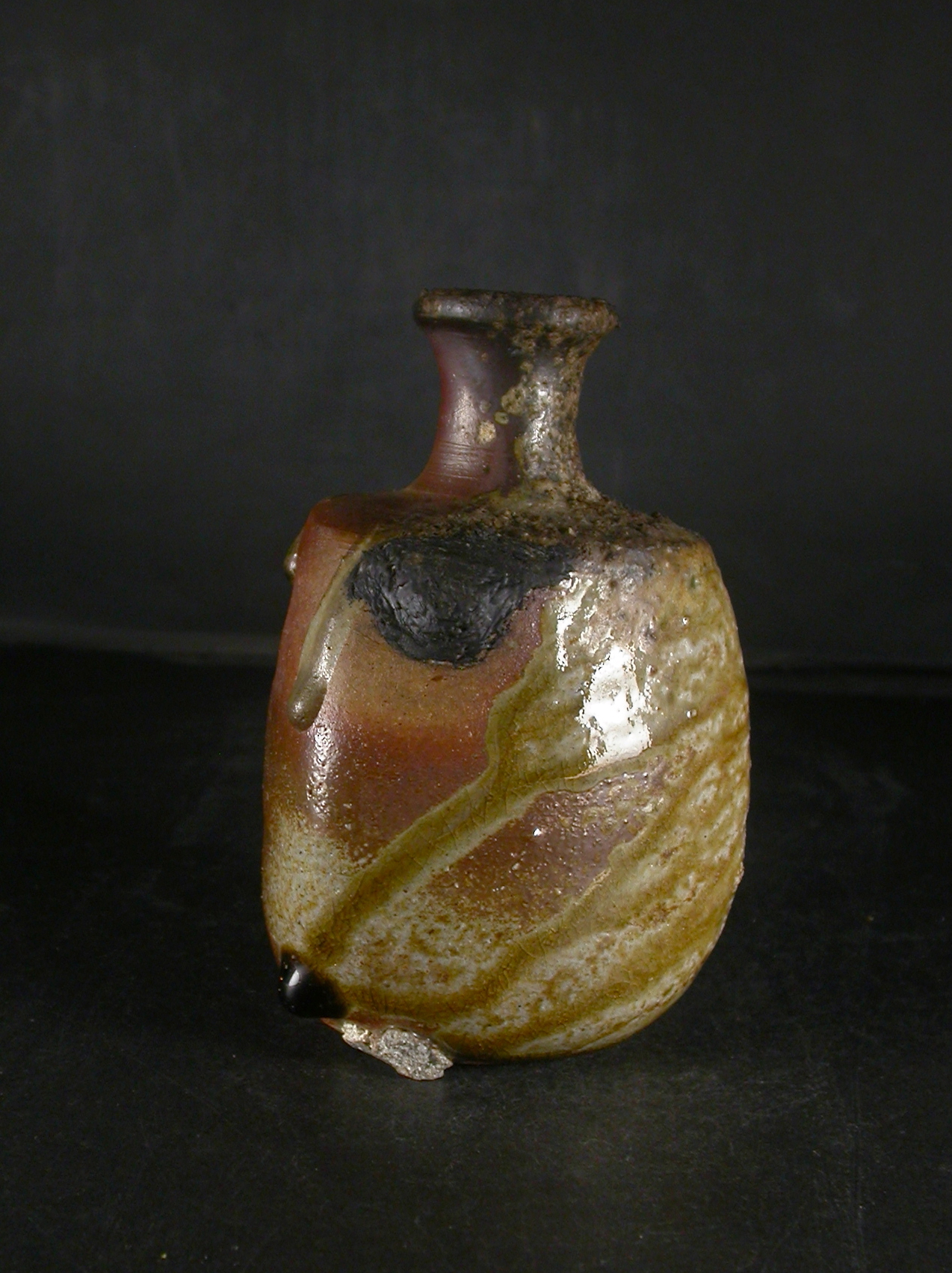 備前焼　登窯　備前焼異色作家　駒形　九磨　窯変玉垂れ徳利１