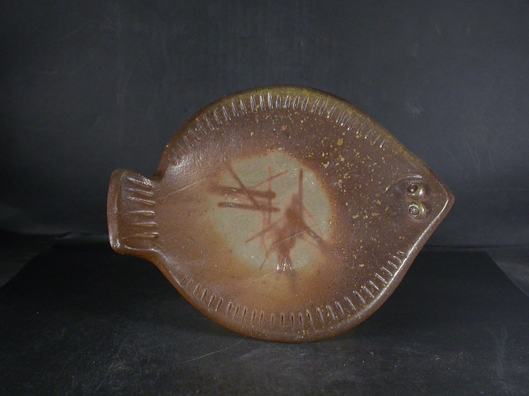 備前焼　穴窯　備前焼異色作家　吉岡　勝巳　最新作２０センチ緋襷・黄ゴマ三つ足平目皿４