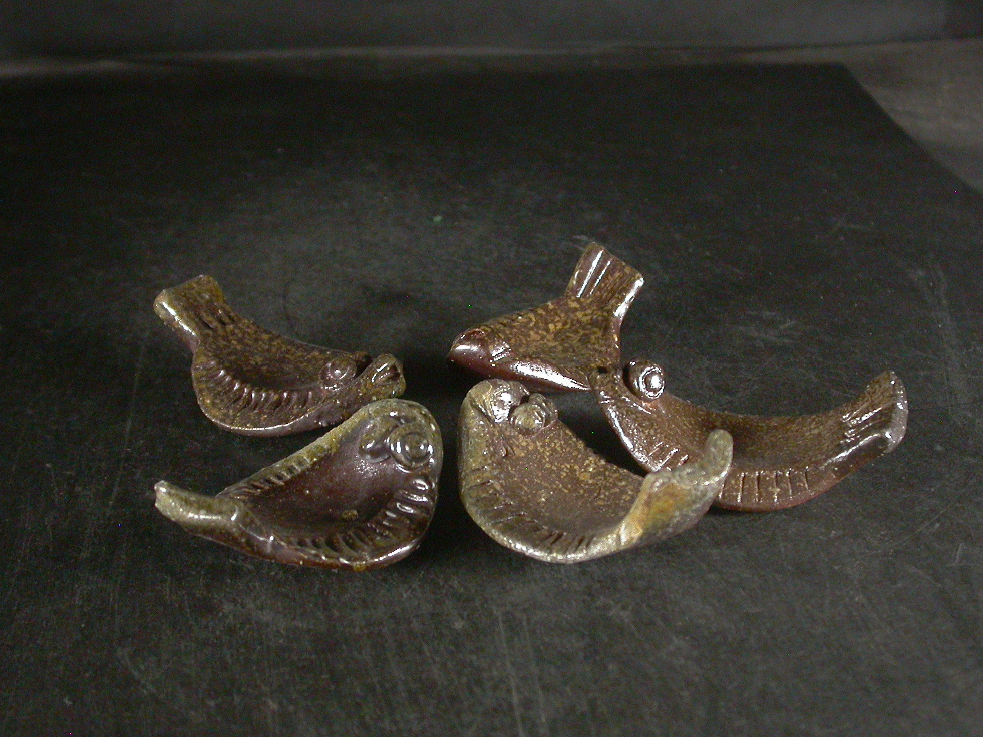 月間特価品　備前焼　穴窯　備前焼異色作家　吉岡　勝巳　最新作黄ゴマ平目箸置５個組２