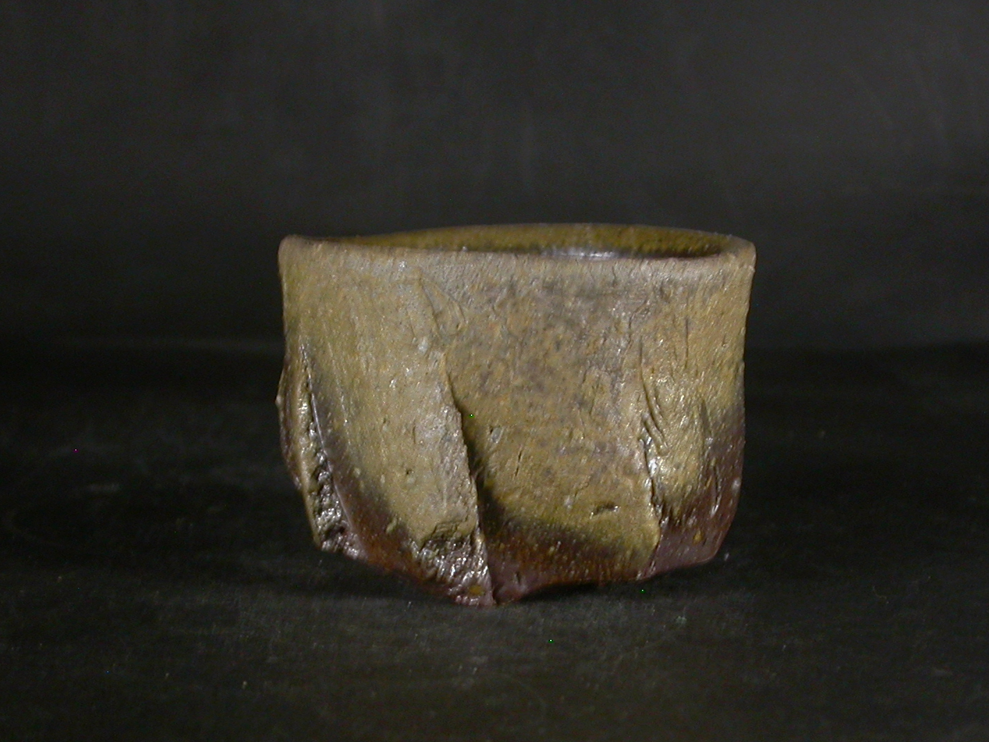 備前焼　穴窯　備前焼異色作家　吉岡　勝巳　最新作黄ゴマ面取り・鎬ぐい呑３