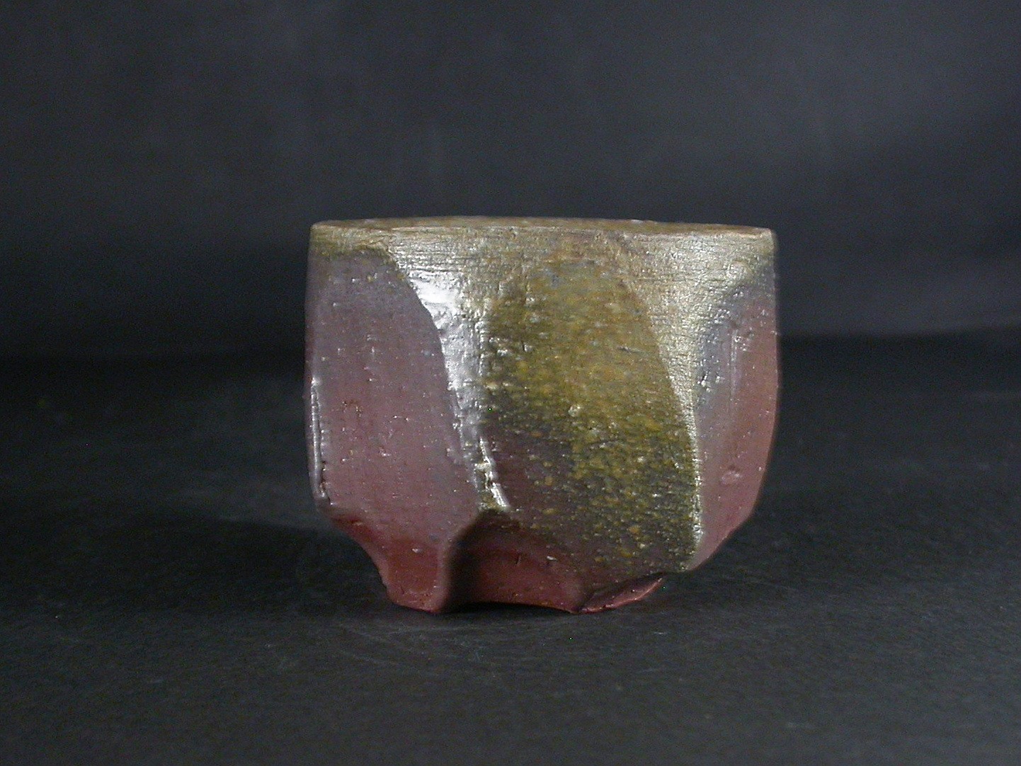 処分品　備前焼　穴窯　備前焼異色作家　吉岡　勝巳　最新作黄ゴマ面取り・鎬ぐい呑５