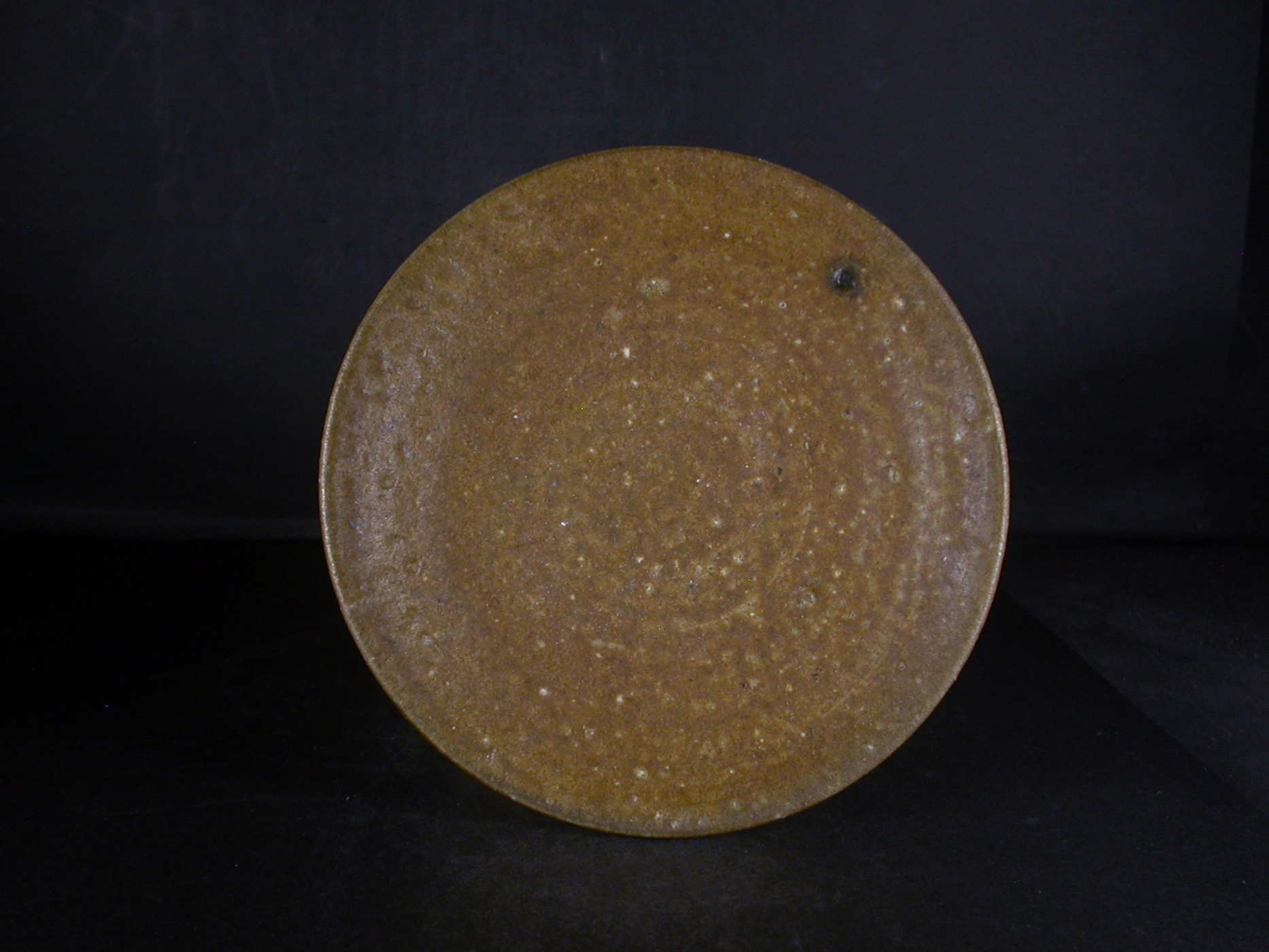 備前焼　穴窯　備前焼異色作家　吉岡　勝巳　最新作１６センチ黄ゴマ皿４４