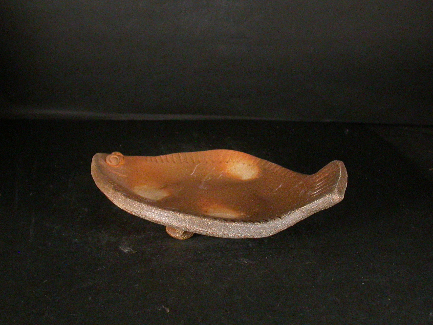 備前焼　四つ足　大皿 備前焼四つ足大皿