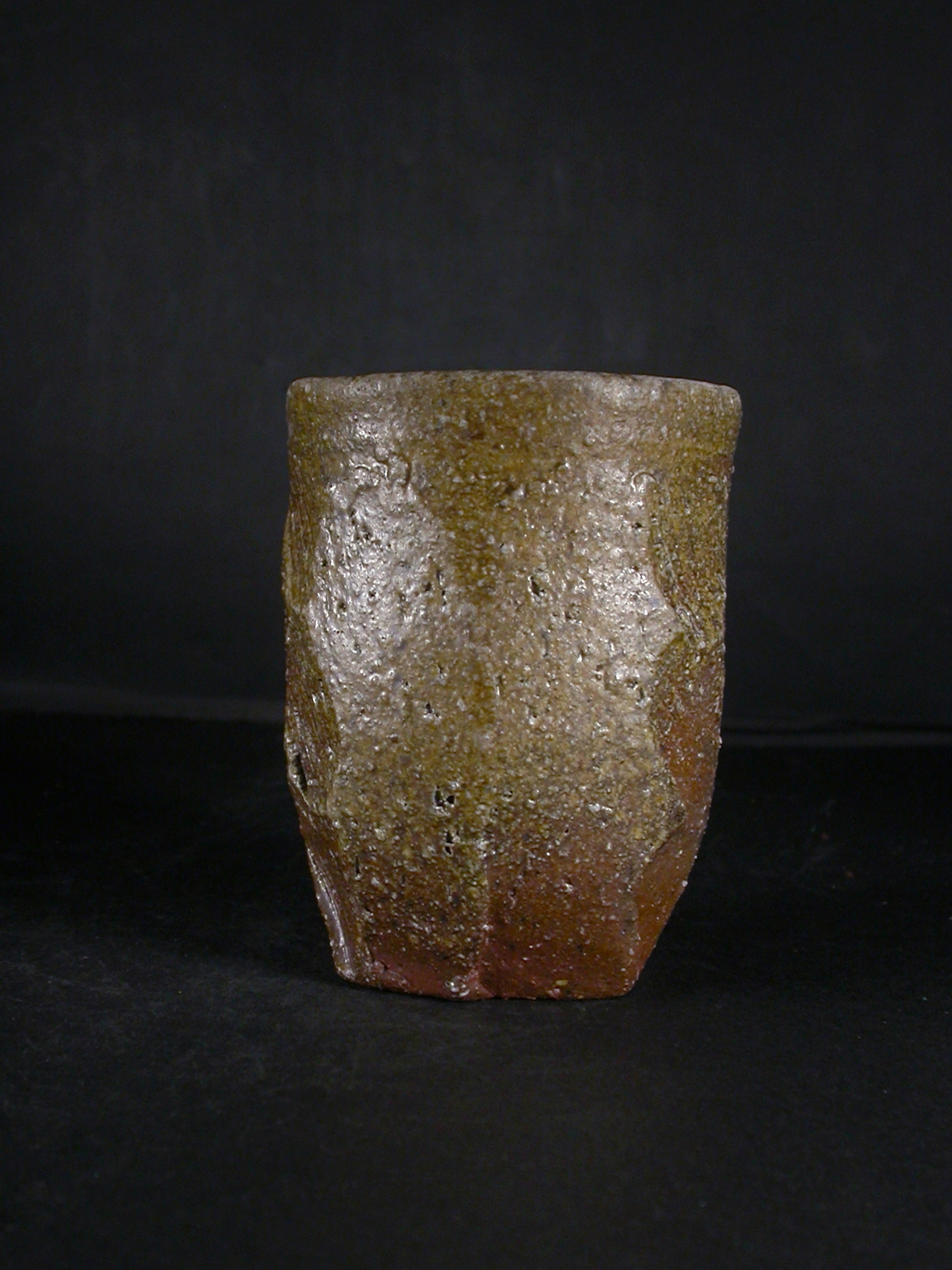 備前焼　穴窯　備前焼異色作家　吉岡　勝巳　最新作黄ゴマ面取・鎬ビール他グラス１５