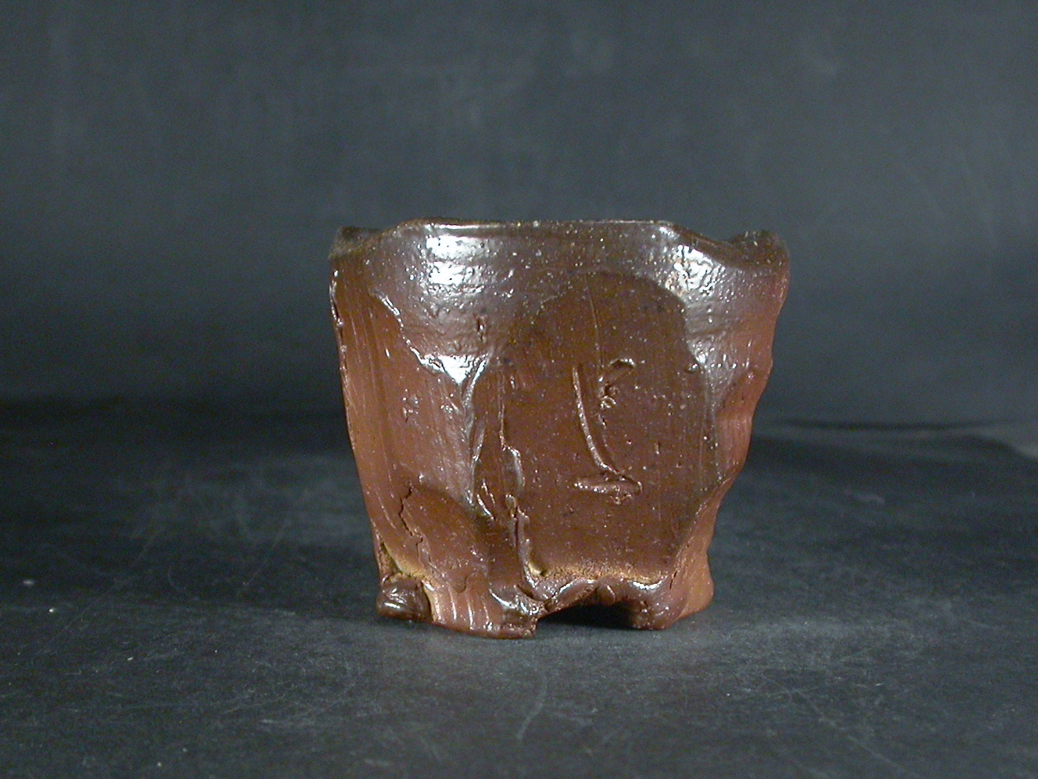 処分品　備前焼　穴窯　備前焼異色作家　吉岡　勝巳　最新作大振りな黄ゴマ面取り・鎬ぐい呑７