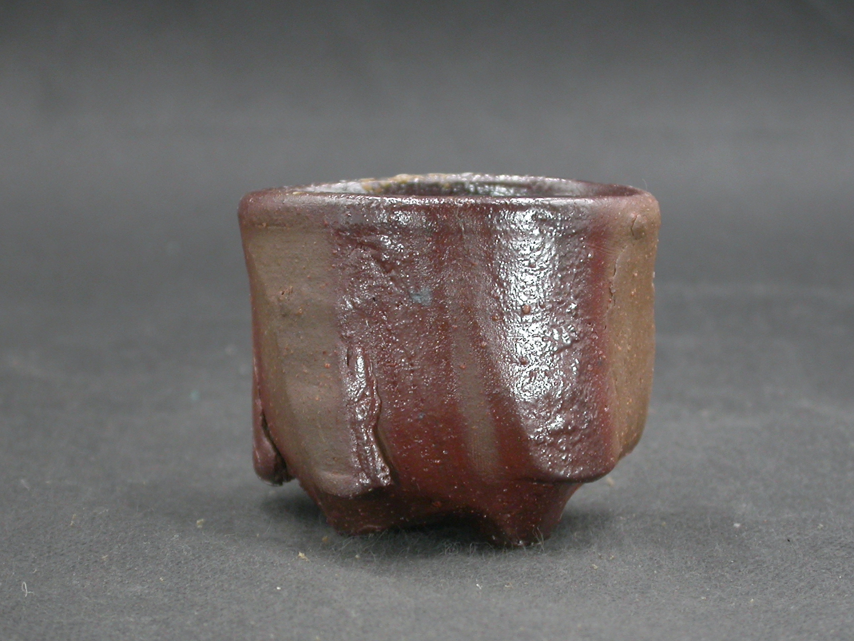 処分品　備前焼　穴窯　備前焼異色作家　吉岡　勝巳　最新作緋襷・黄ゴマ面取り・鎬ぐい呑７