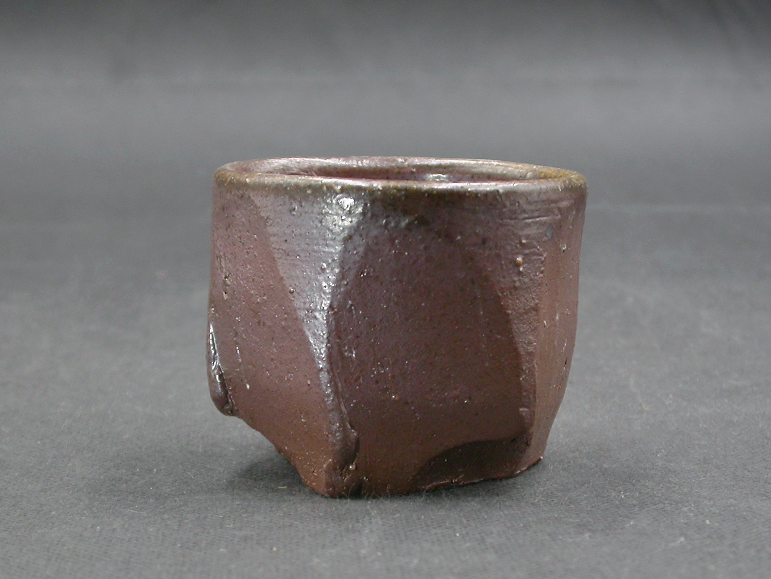 処分品　備前焼　穴窯　備前焼異色作家　吉岡　勝巳　最新作黄ゴマ面取・鎬ぐい呑９
