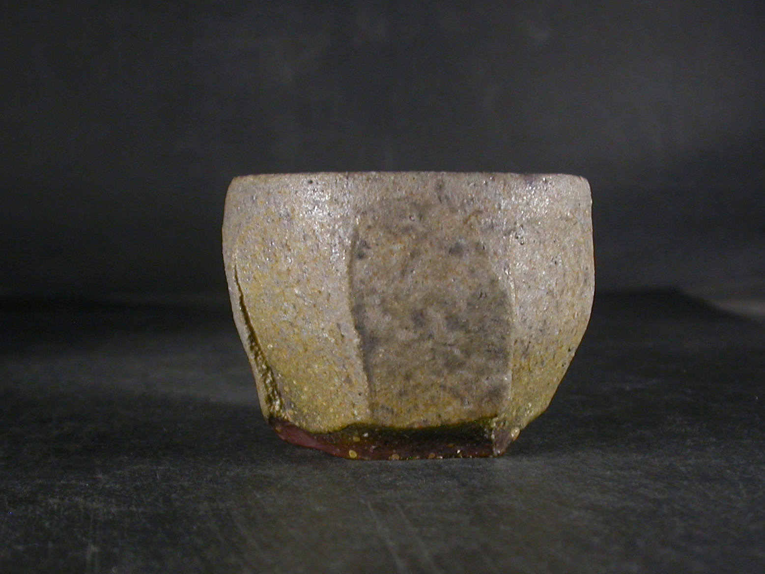 備前焼　穴窯　備前焼異色作家　吉岡　勝巳　最新作黄ゴマ面取・鎬ぐい呑１０