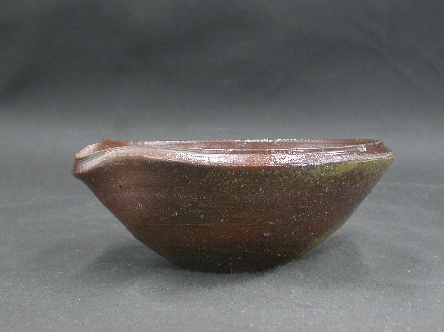 備前焼　穴窯　備前焼異色作家　吉岡　勝巳　最新作緋襷・黄ゴマ片口鉢１