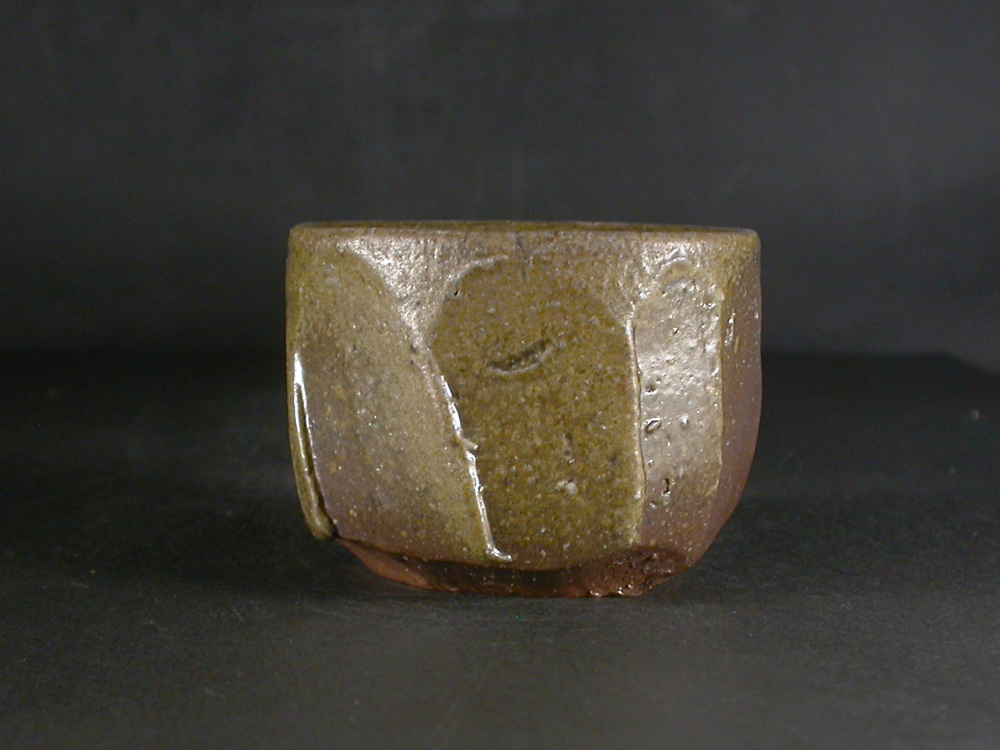 備前焼　穴窯　備前焼異色作家　吉岡　勝巳　最新作黄ゴマ面取り・鎬ぐい呑２４