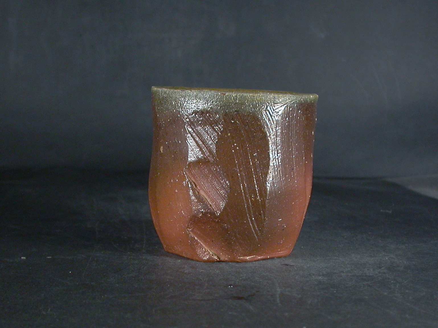 備前焼　穴窯　備前焼異色作家　吉岡　勝巳　最新作黄ゴマ面取り・鎬フリーカップ・湯呑５２