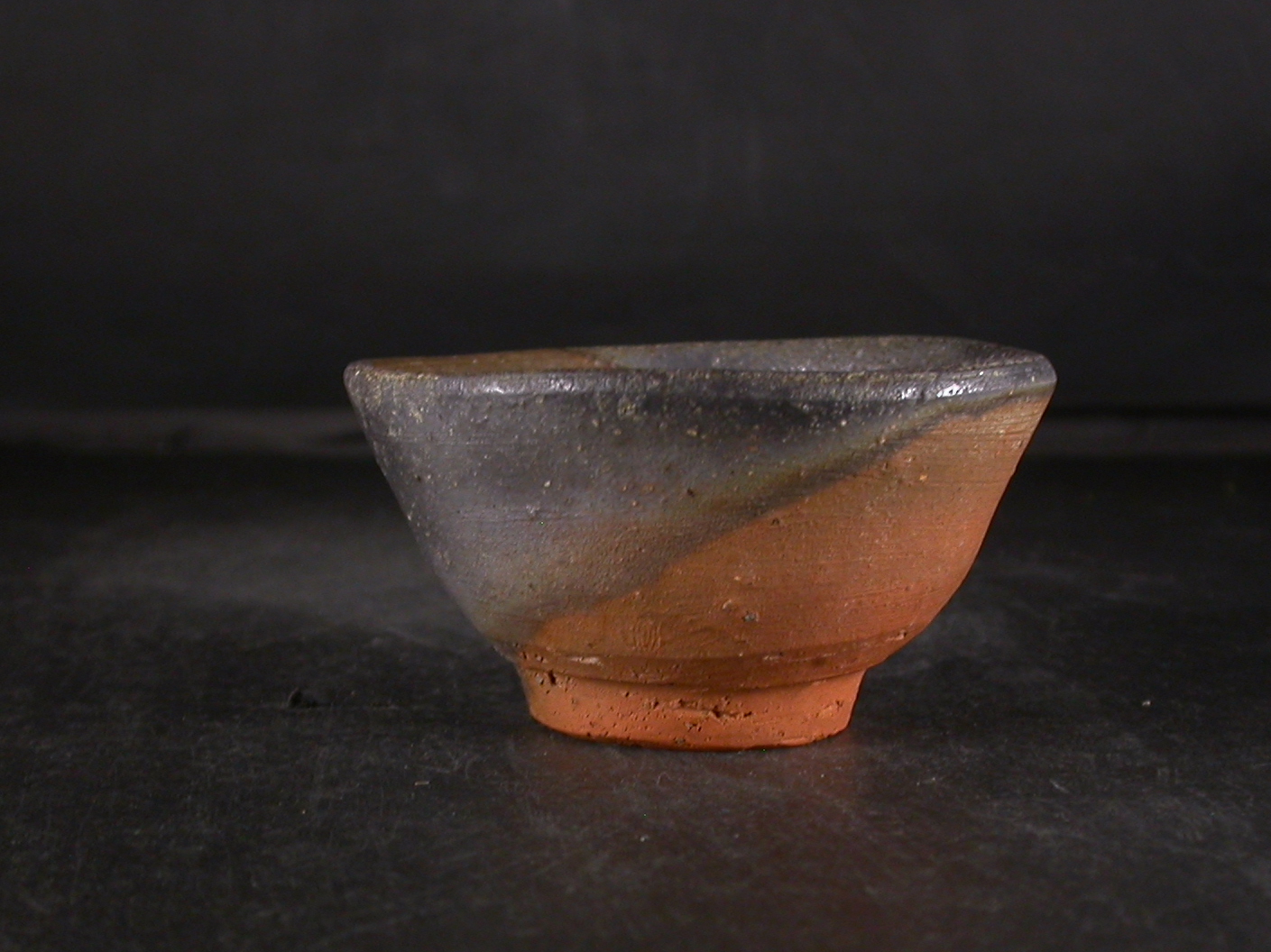 備前焼　登窯　備前焼中堅作家　出井　潔晴　共箱付き緋窯変ぐい呑１