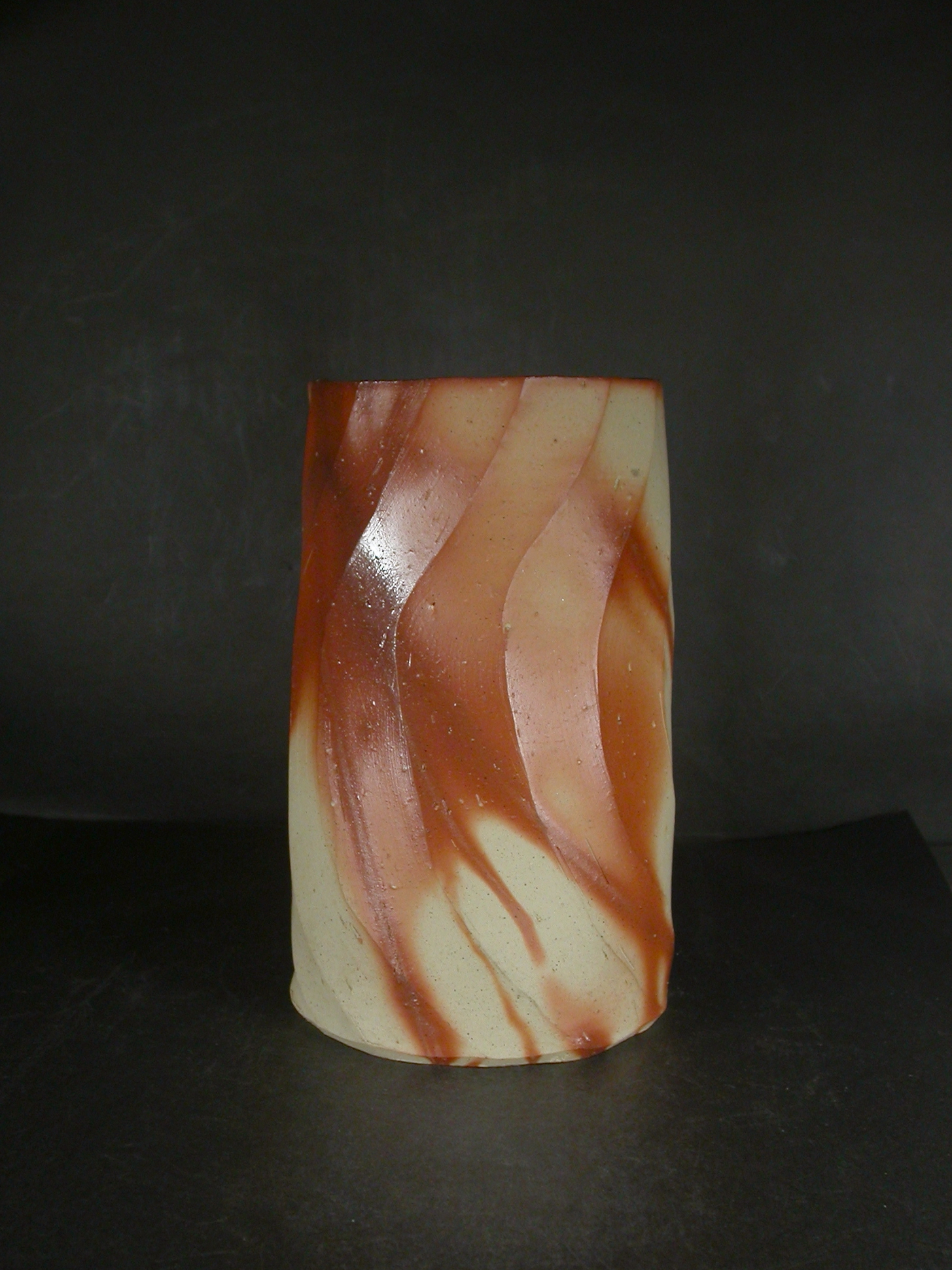 処分品　備前焼　備前焼中堅作家　山下　譲治　共箱付き緋襷波状面取り花入２