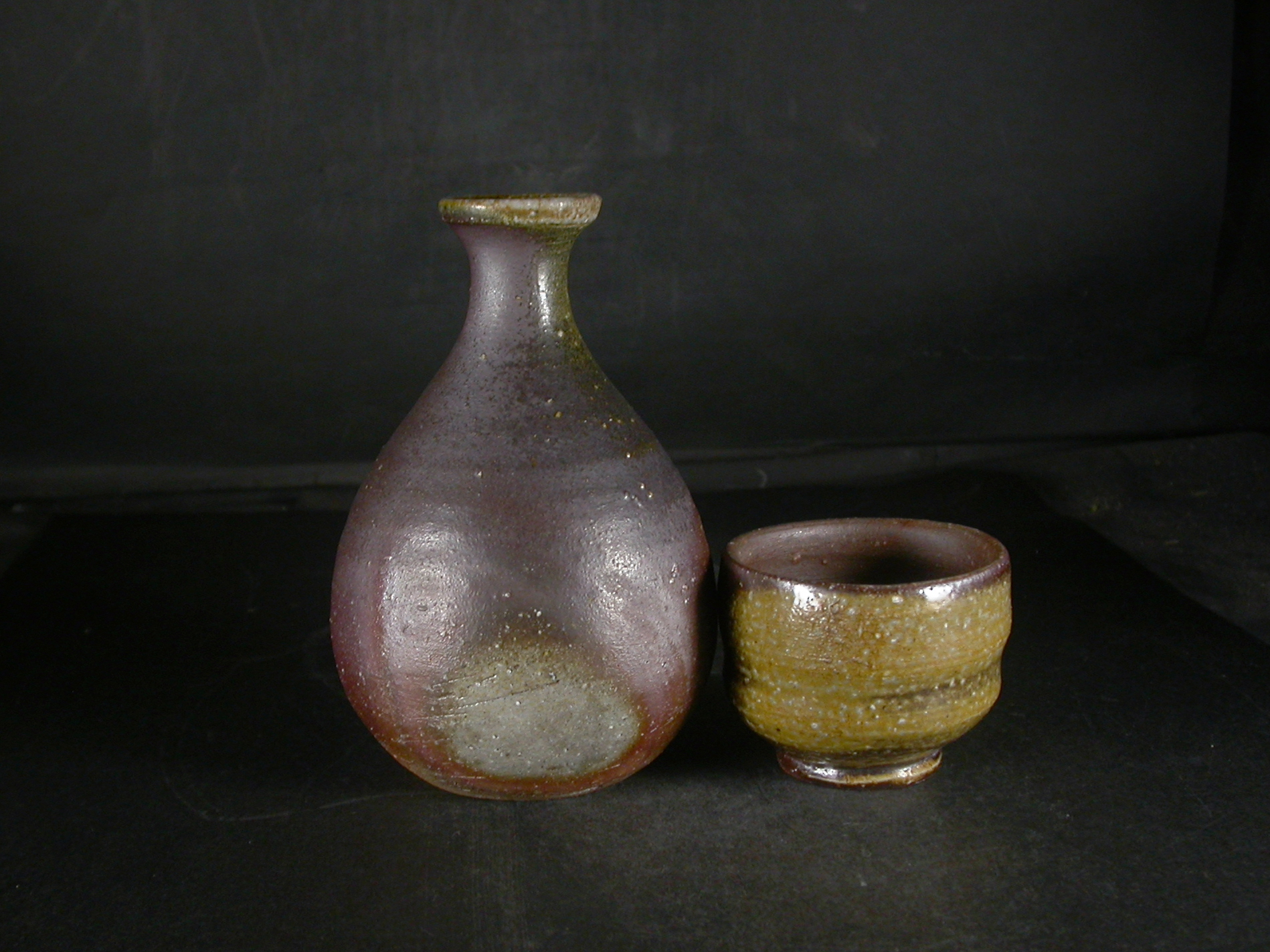 備前焼　登窯　備前焼中堅作家　岡安　廣宗　共箱付き桟切・黄ゴマ酒器セット１