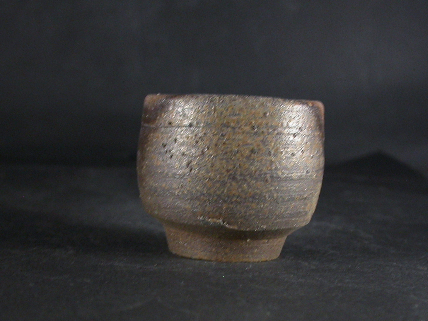 備前焼　登窯　作者不詳　黄ゴマぐい呑７