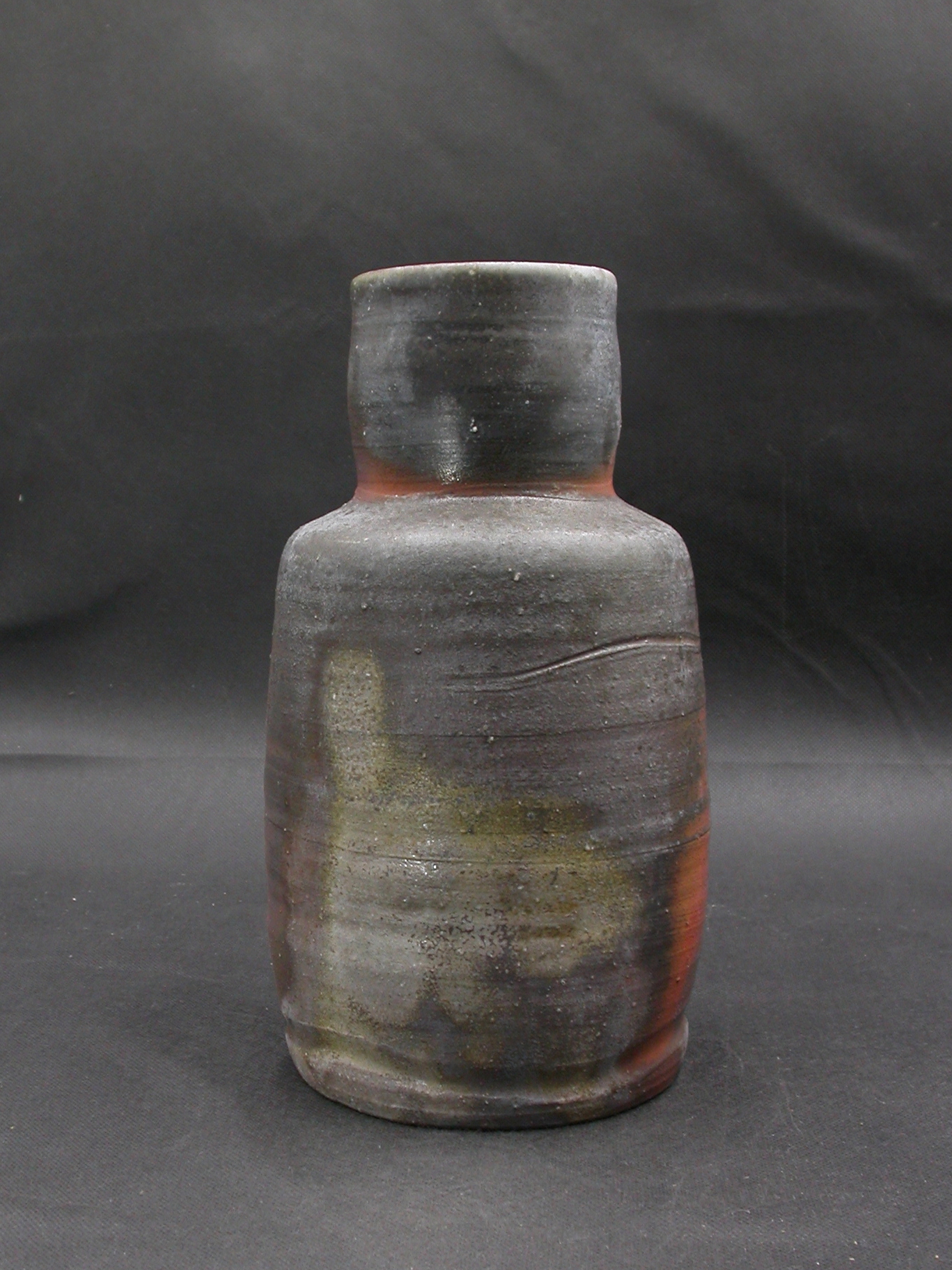 処分品 備前焼 登窯 備前焼窯元泰山窯 共箱付き桟切り花入1 備前焼卸