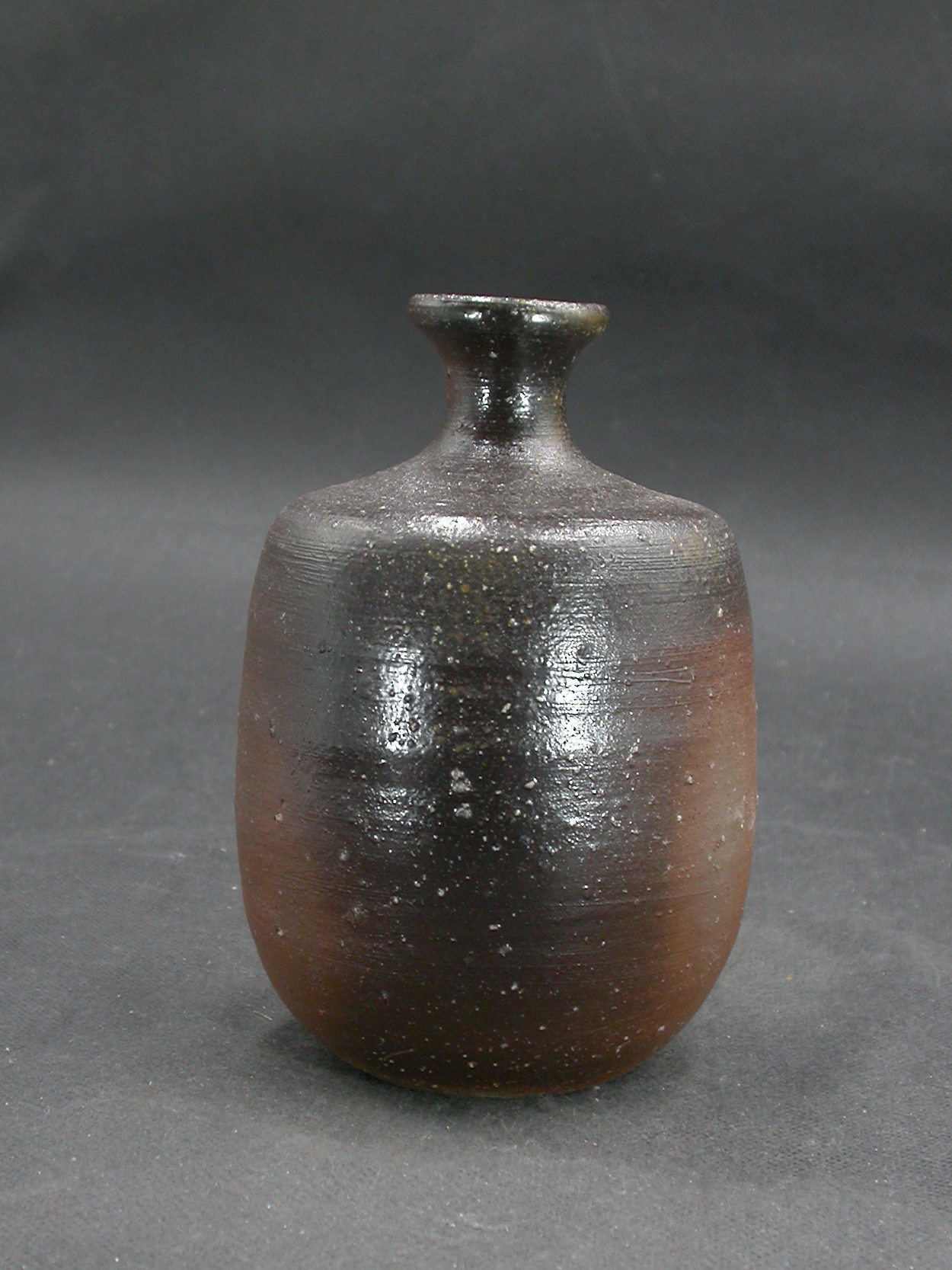 備前焼　登窯　備前焼物故作家　 紀　しゅう山　共箱付き黄・黒ゴマ徳利１