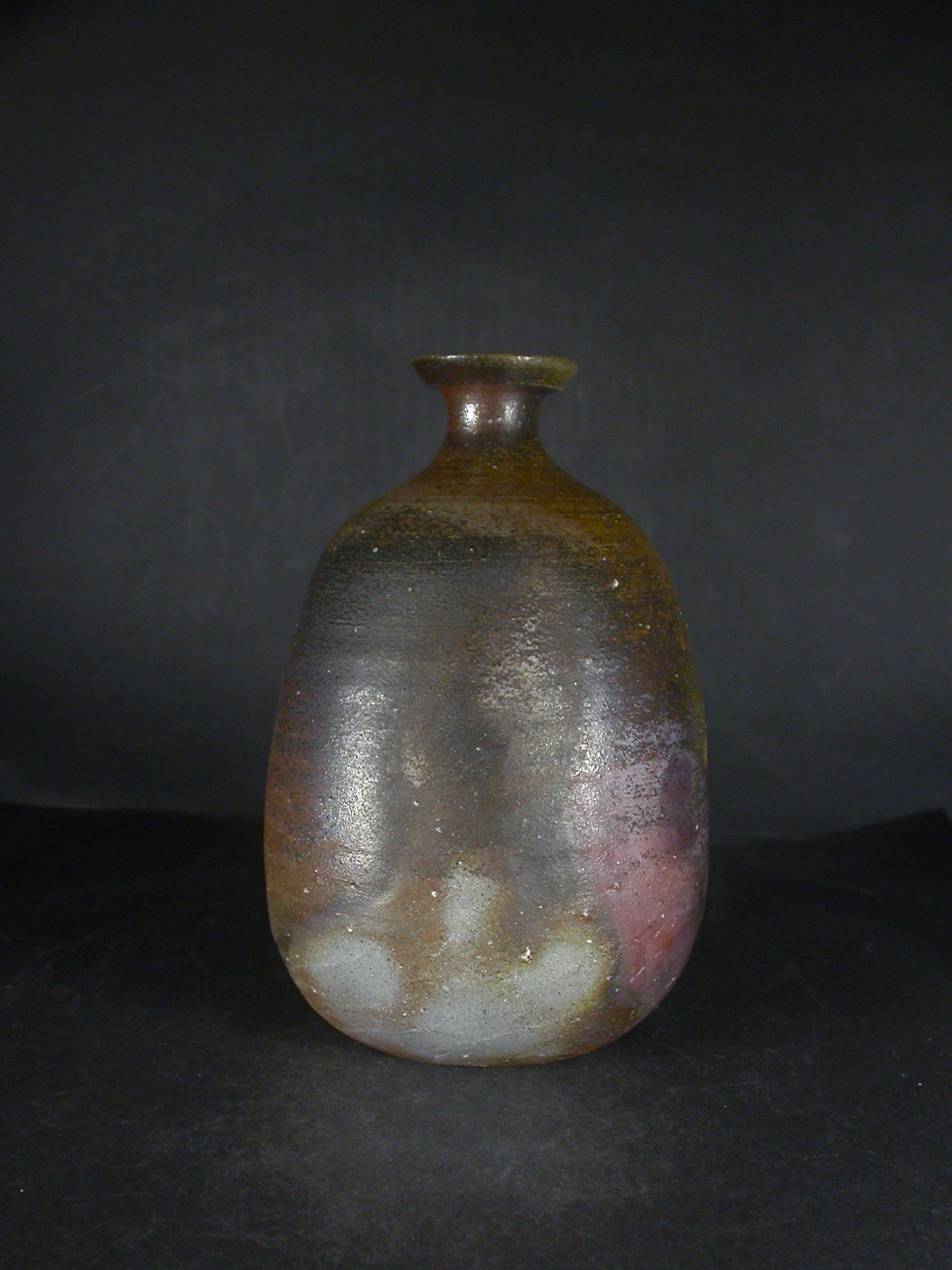 備前焼　登窯　備前焼名門作家　伊勢崎　紳　共箱付き桟切・黄ゴマ焼酎保存用大徳利花入１