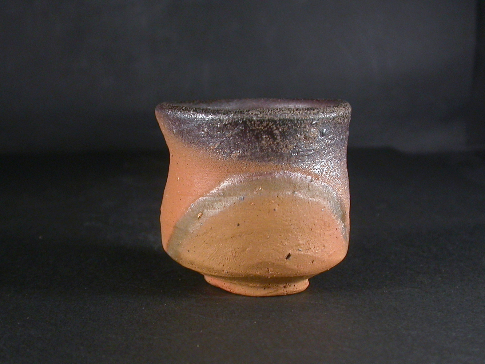 備前焼　登窯　備前焼人気作家　高力　芳照　最新作四方桟共箱付緋窯変ぐい呑１