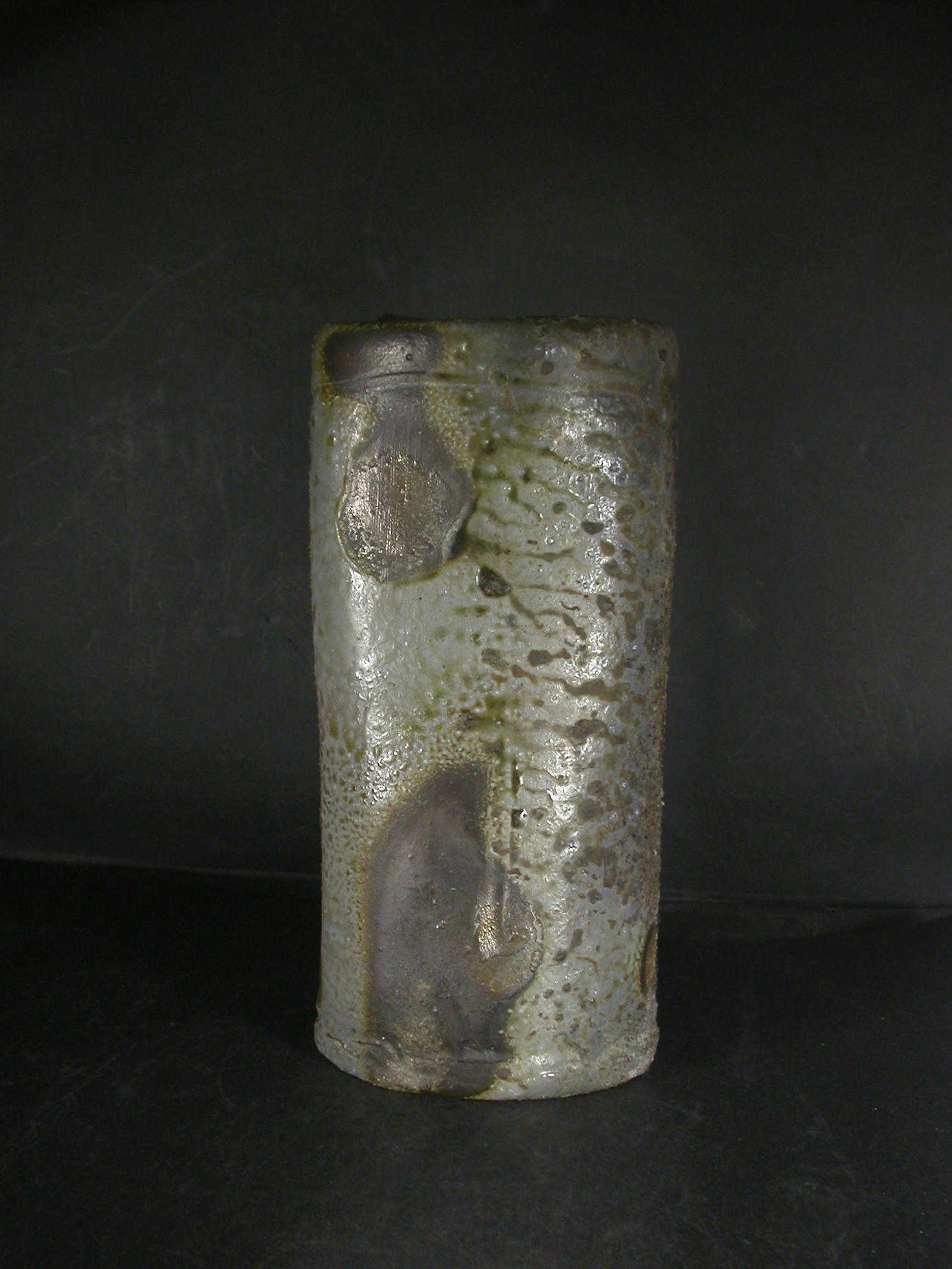 備前焼　登窯　備前焼物故作家　岡本　碧山　共箱付き青窯変花入１