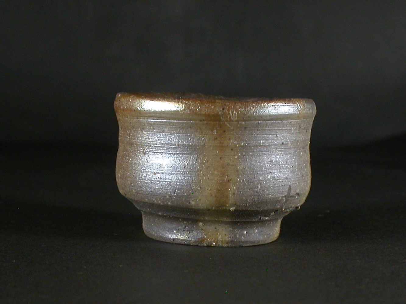 岡山県重要無形文化財 森陶岳 備前焼 金彩緋襷茶盌 合箱 抹茶碗 茶道具 茶器 岡山県重要無形文化財 森陶岳 備前焼 金彩緋襷茶盌 合