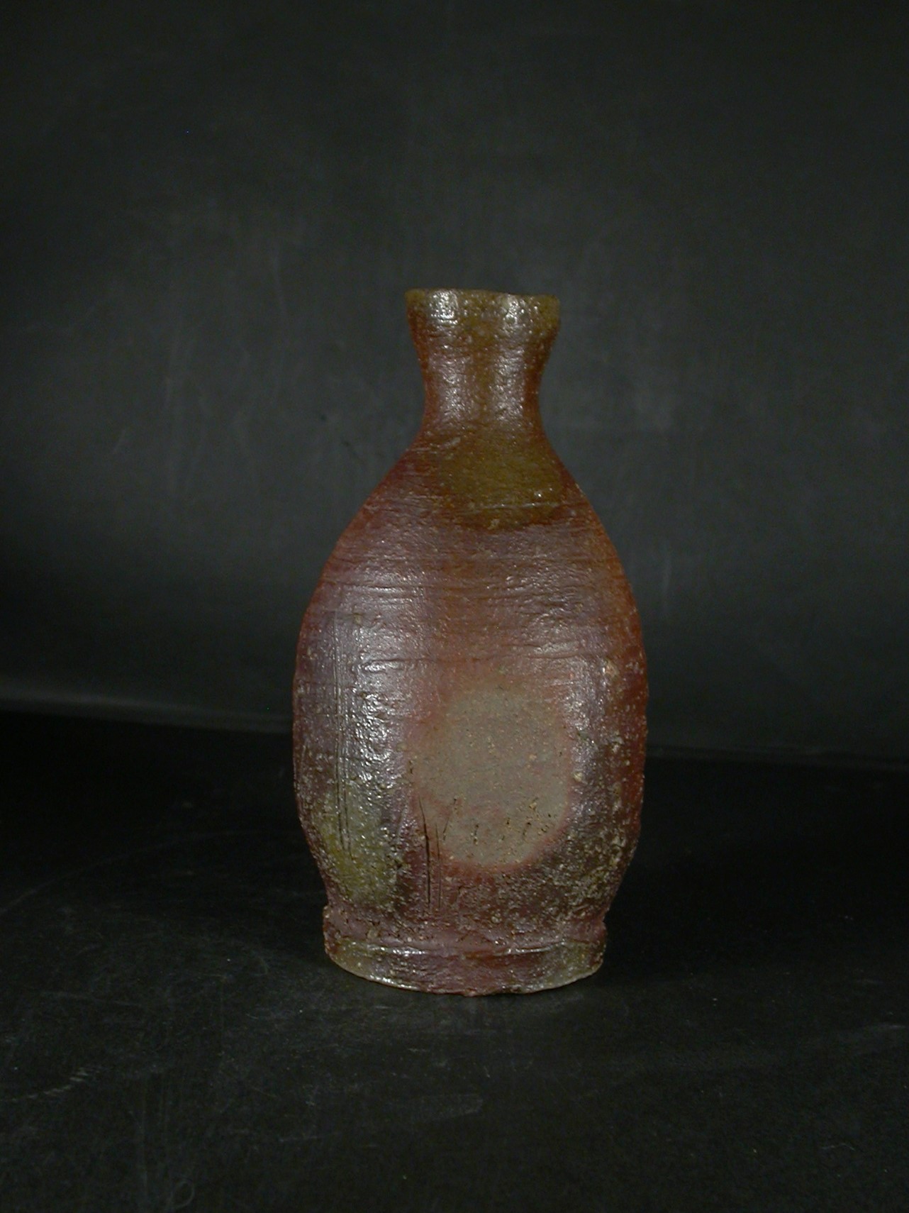 備前焼　登窯　備前焼ベテラン作家　森岡　宏　共箱付き大振りな黄ゴマ荒土徳利１