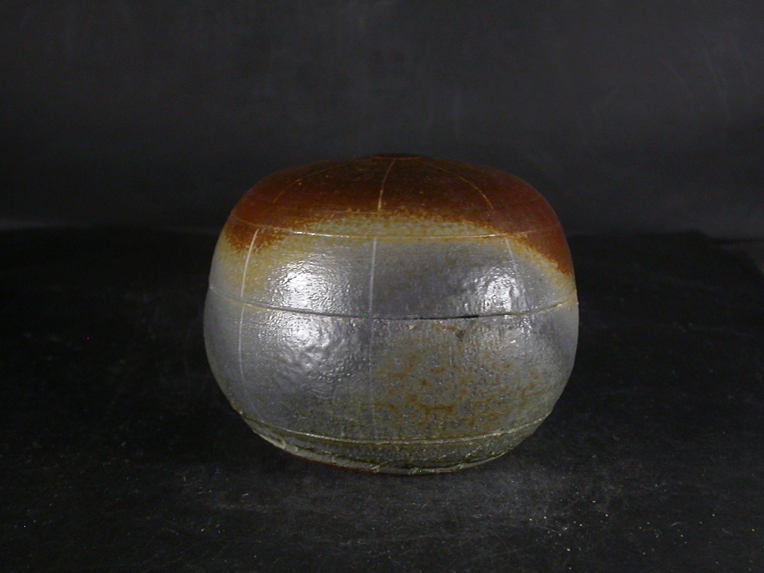 備前焼　登窯　備前焼中堅作家　藤田　哲英　四方桟共箱付き窯変線象嵌蓋物１