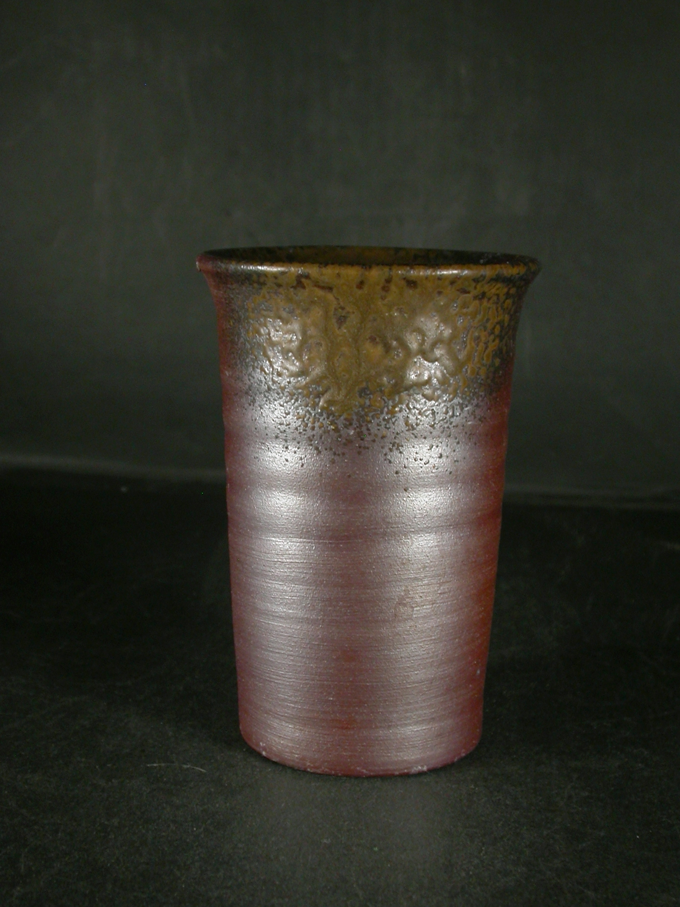 備前焼　登窯　作者不詳　黄ゴマビール他グラス３