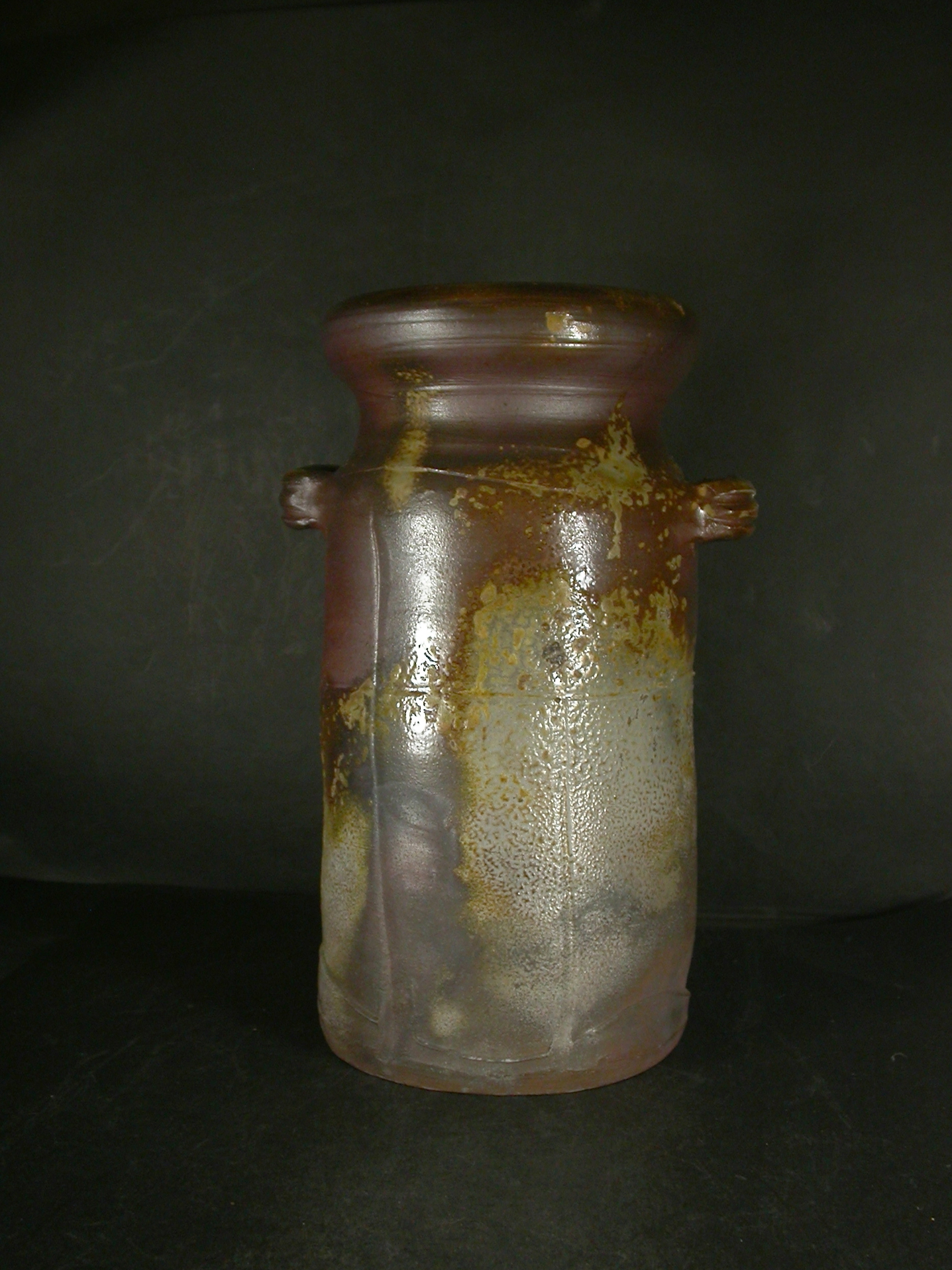 月間特価品　備前焼　登窯　備前焼窯元　松園　桟切・黄ゴマ耳付き花入１