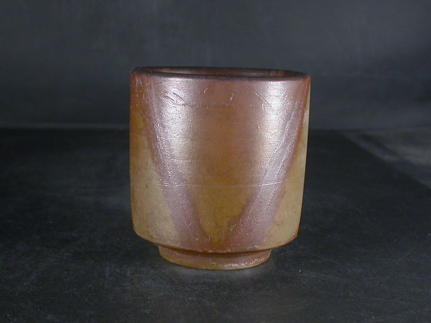 備前焼　登窯　備前焼窯元　松園　金彩・緋襷・黄ゴマ湯呑１