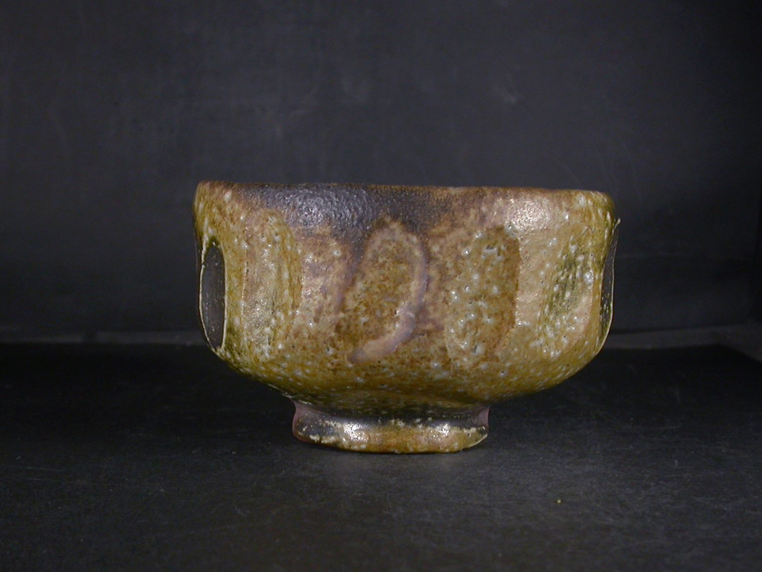 備前焼 登窯 備前焼物故作家 井上 武 四方桟共箱付き手捻り黄ゴマ抹茶