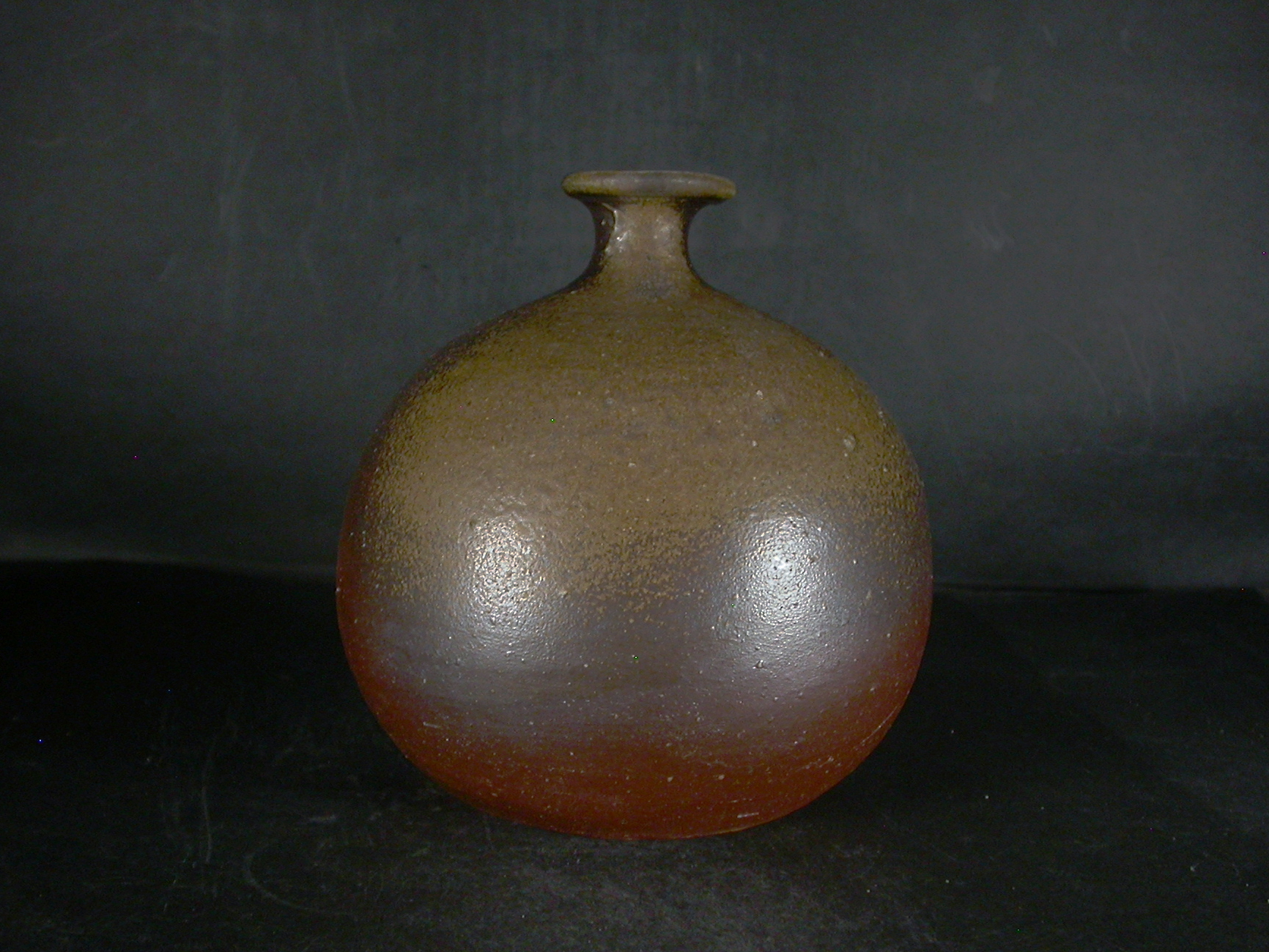 備前焼　登窯　備前焼中堅作家　山下　譲治　共箱付き焼酎保存用黄ゴマ大徳利花入１