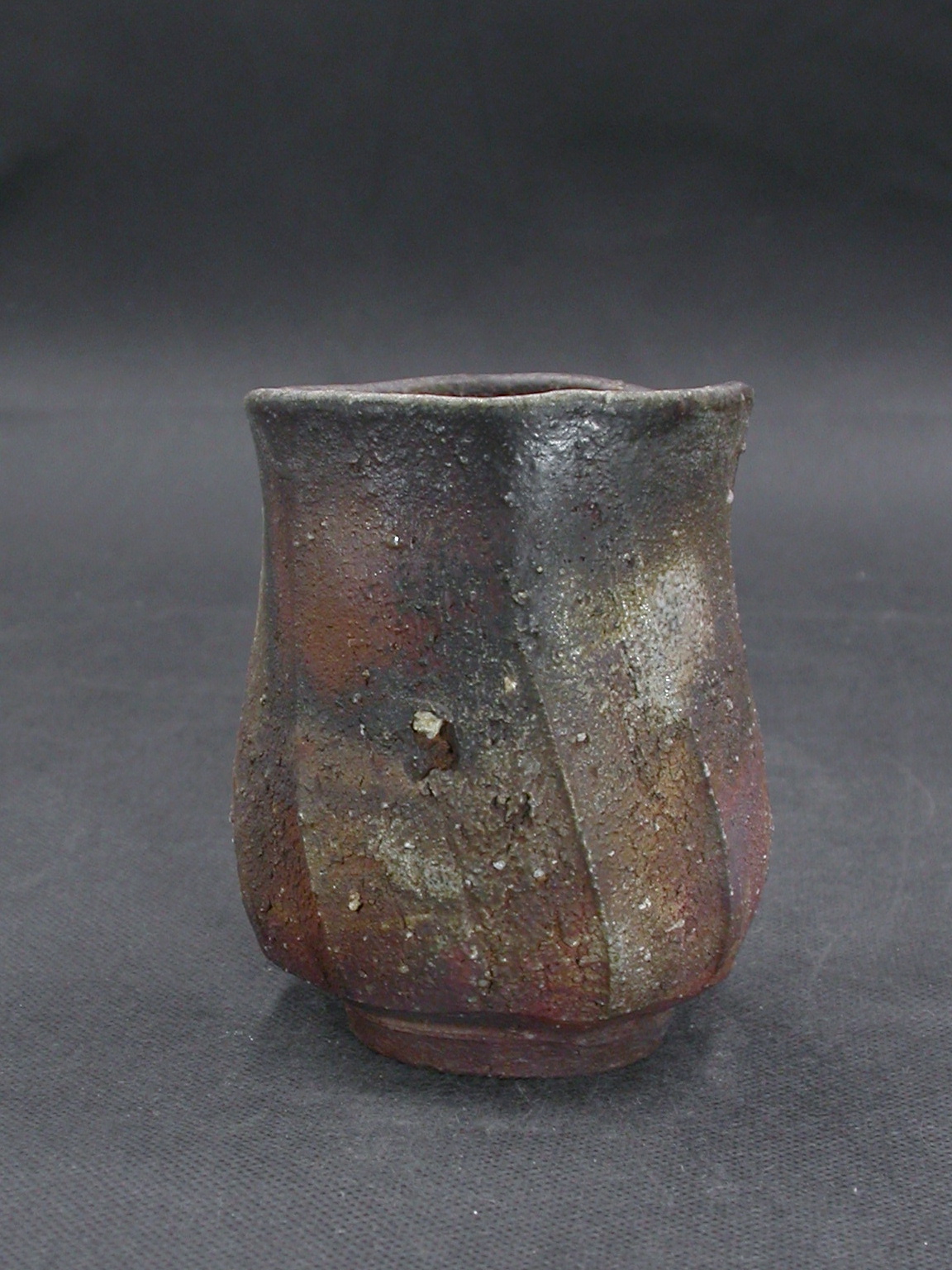 備前焼　登窯　備前焼中堅作家　豊福　博　桟切・黄ゴマ面取り湯呑１