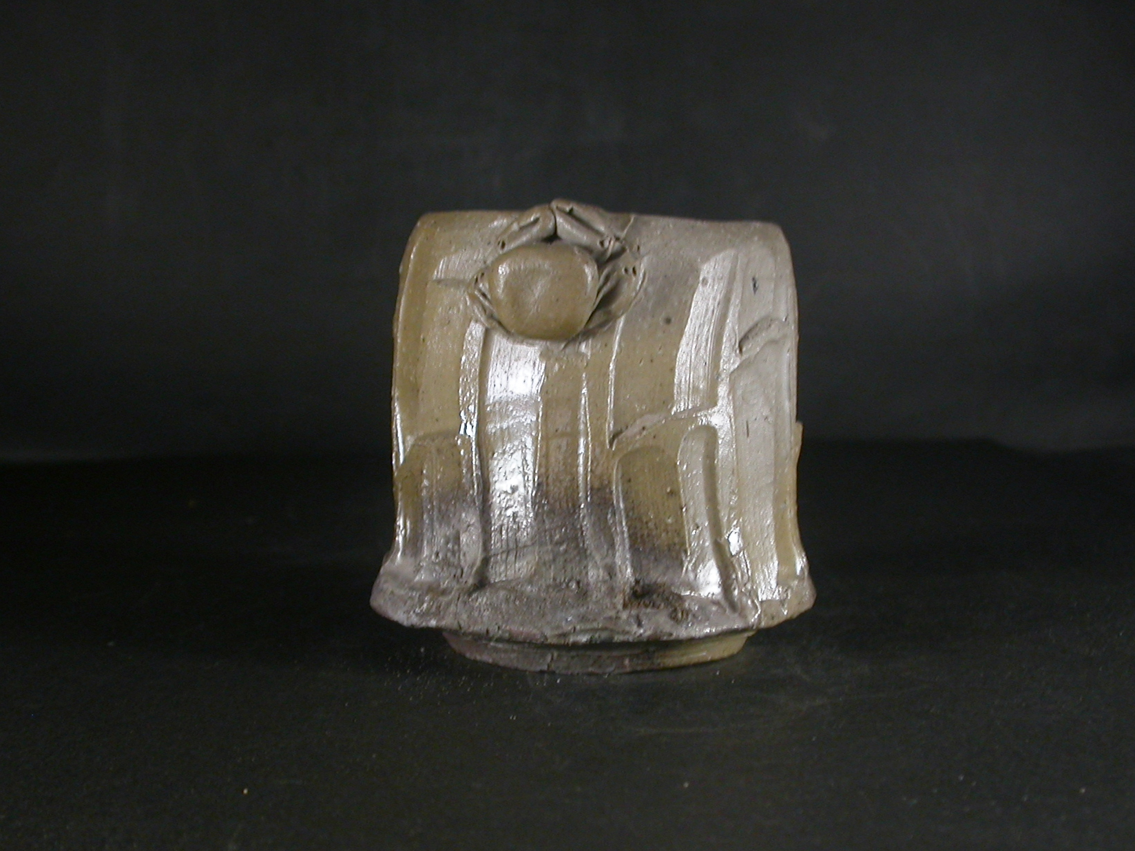 備前焼　備前焼中堅作家　竹内　靖之（山本）　最新作蟹付き金彩・窯変青備前面取り・鎬フリーカップ１９