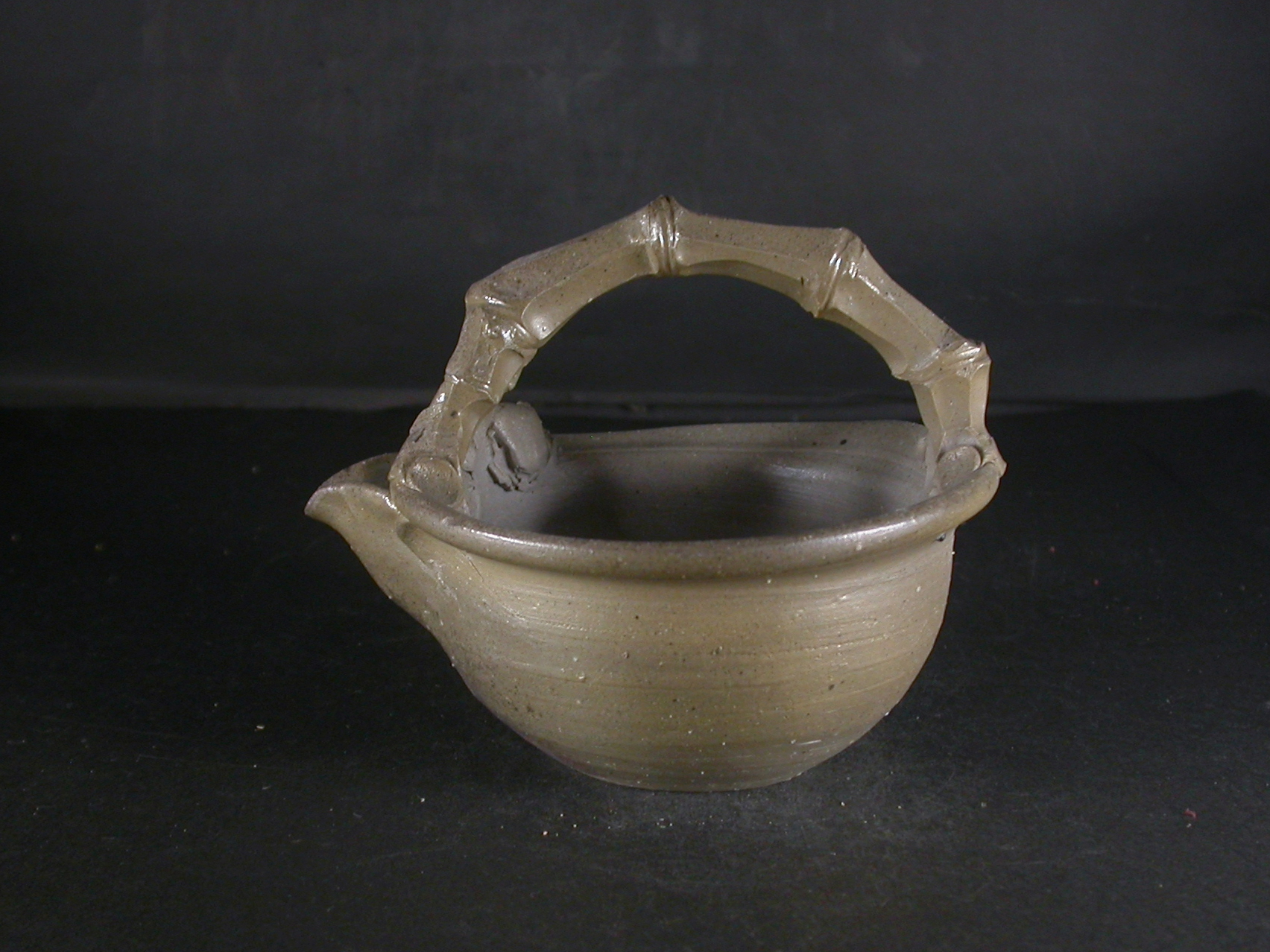 備前焼　備前焼中堅作家　竹内　靖之（山本）　最新作蟹付き金彩・焦げ茶のゴマ青備前竹節手付き酒注７