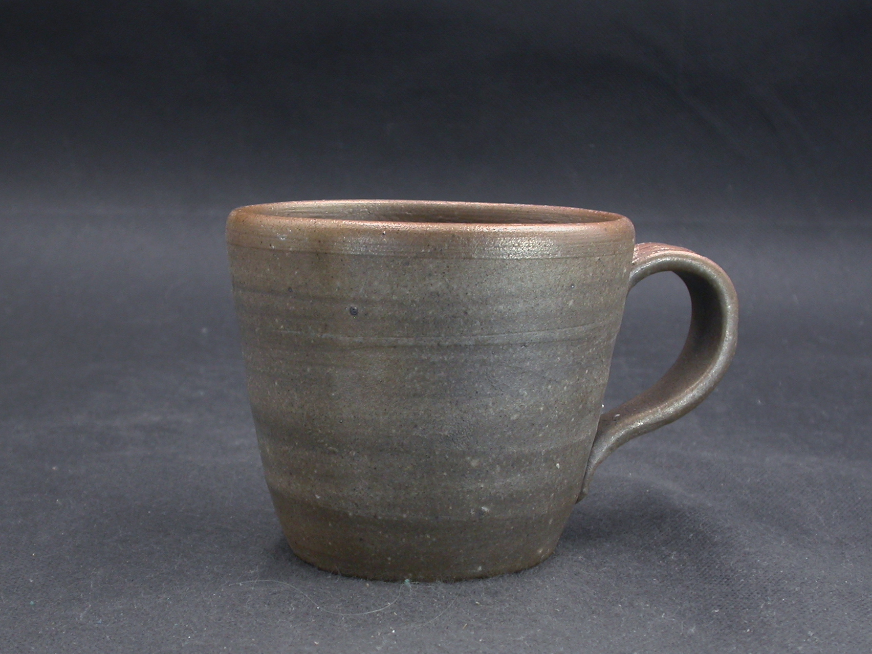 備前焼　備前焼中堅作家　竹内　靖之（山本）　最新作金彩・焦げ茶のゴマ青備前手付きカップ７