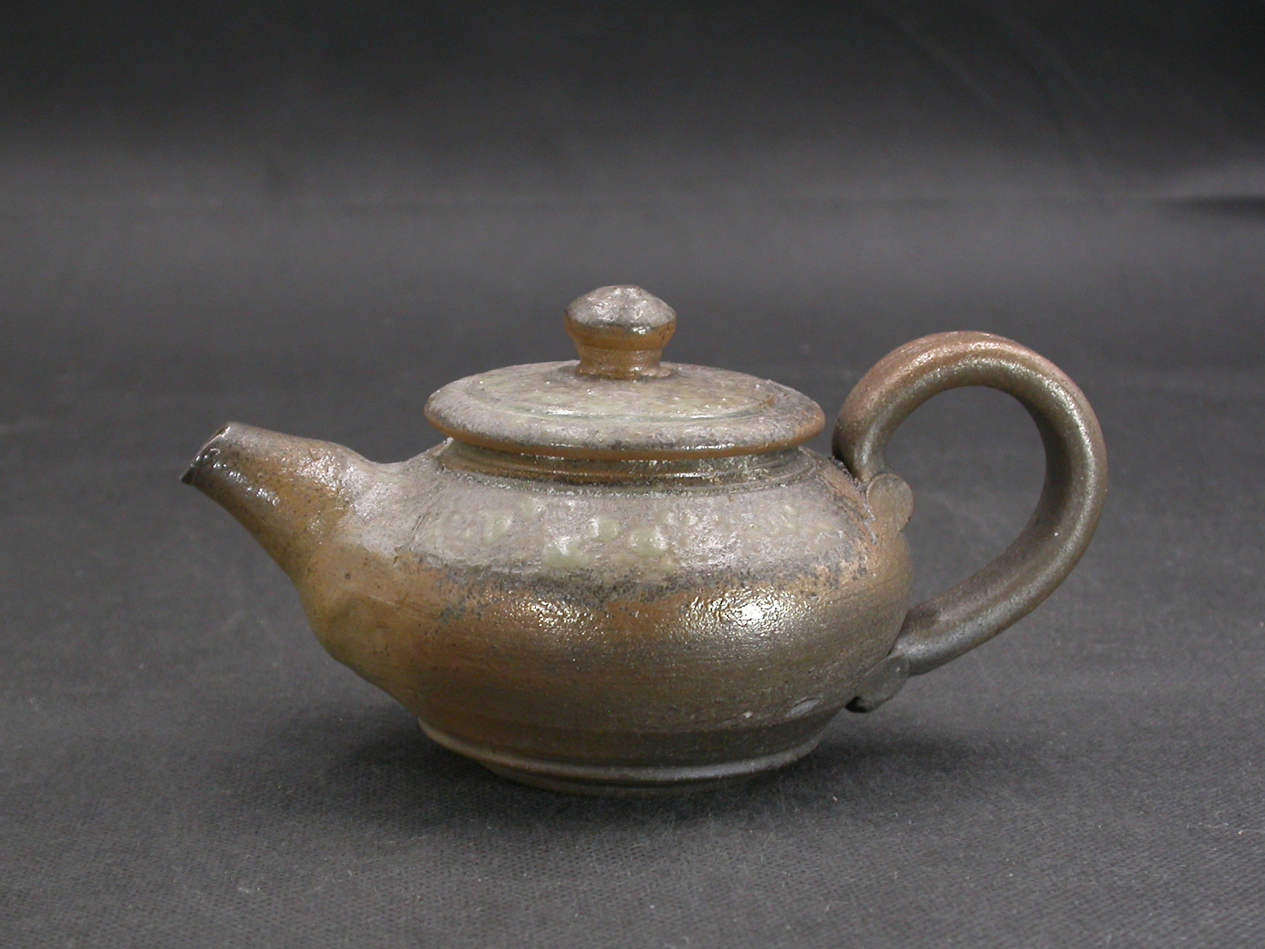 月間特価品　備前焼　登窯　備前焼中堅作家　竹内　靖之（山本）　最新作金彩・黄ゴマ後ろ手宝瓶４