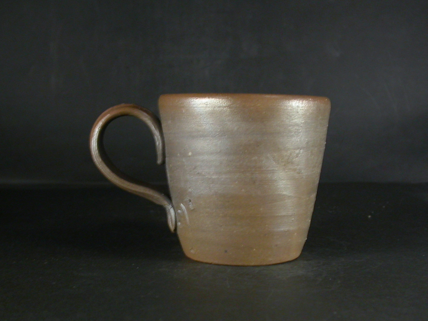 備前焼　備前焼中堅作家　竹内　靖之（山本）　最新作金彩・緋襷青備前手付きカップ１７