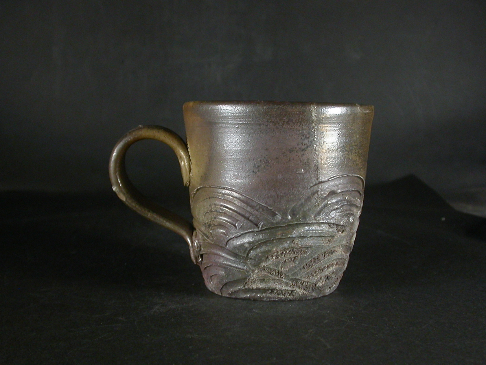 備前焼　登窯　備前焼中堅作家　竹内　靖之（山本）　最新作金彩・窯変削り手付きカップ５