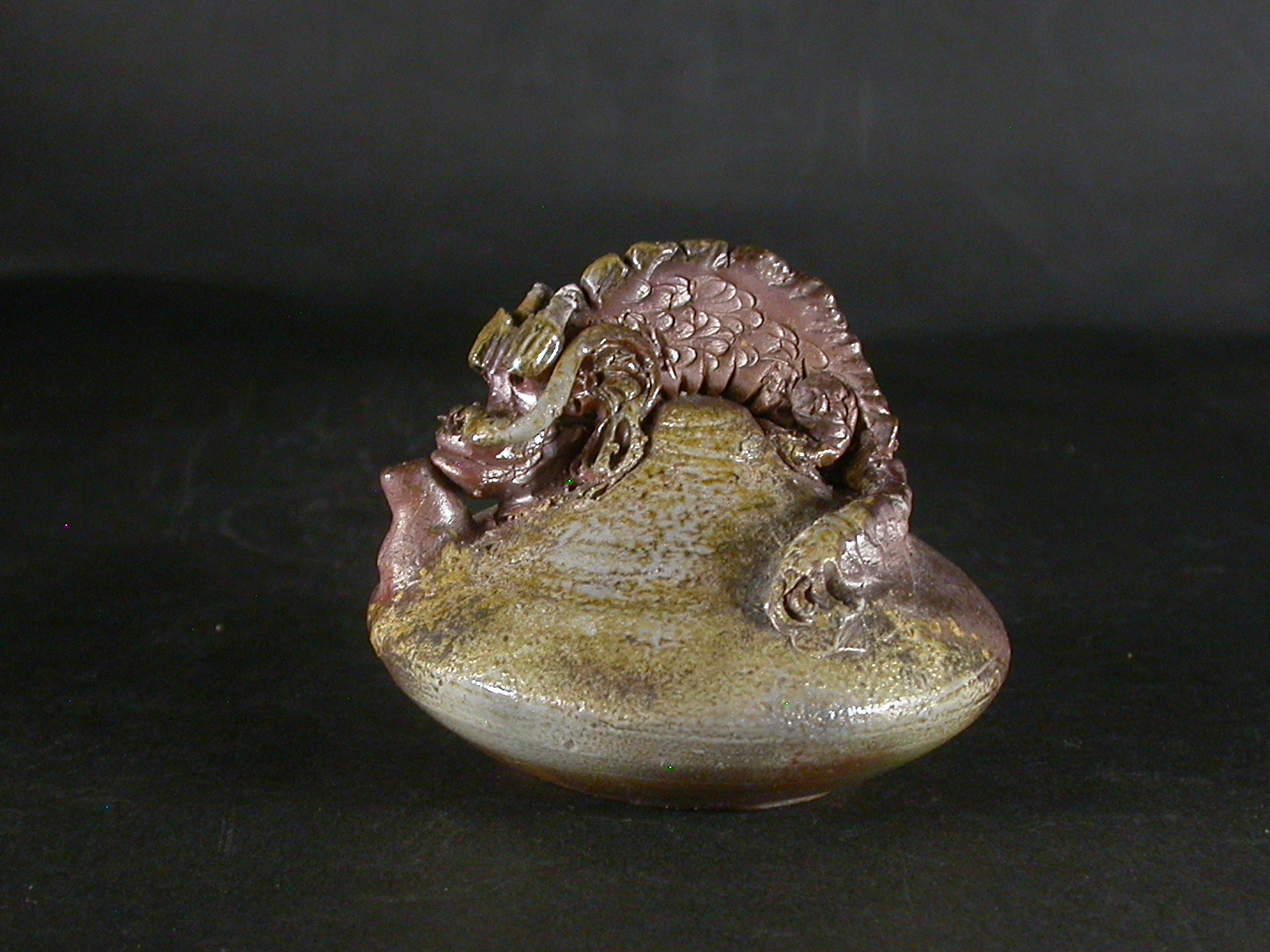 難有り　備前焼　登窯　備前焼中堅作家　竹内　靖之（山本）　最新作黄ゴマ龍付き水滴１