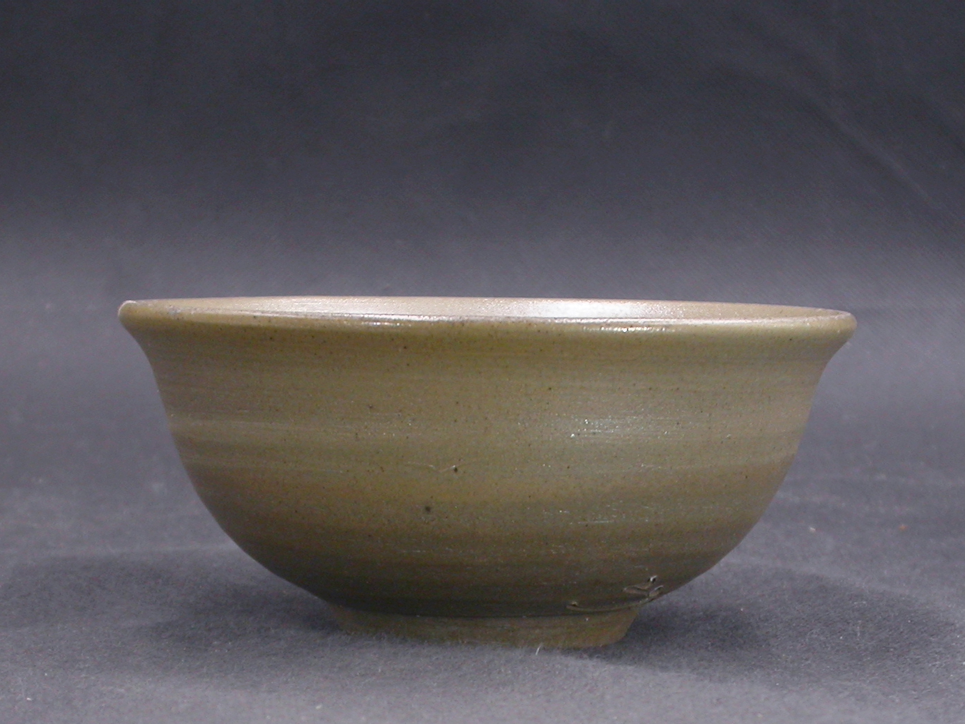 備前焼　備前焼中堅作家　竹内　靖之（山本）　最新作金彩・焦げ茶のゴマ青備前飯茶碗３