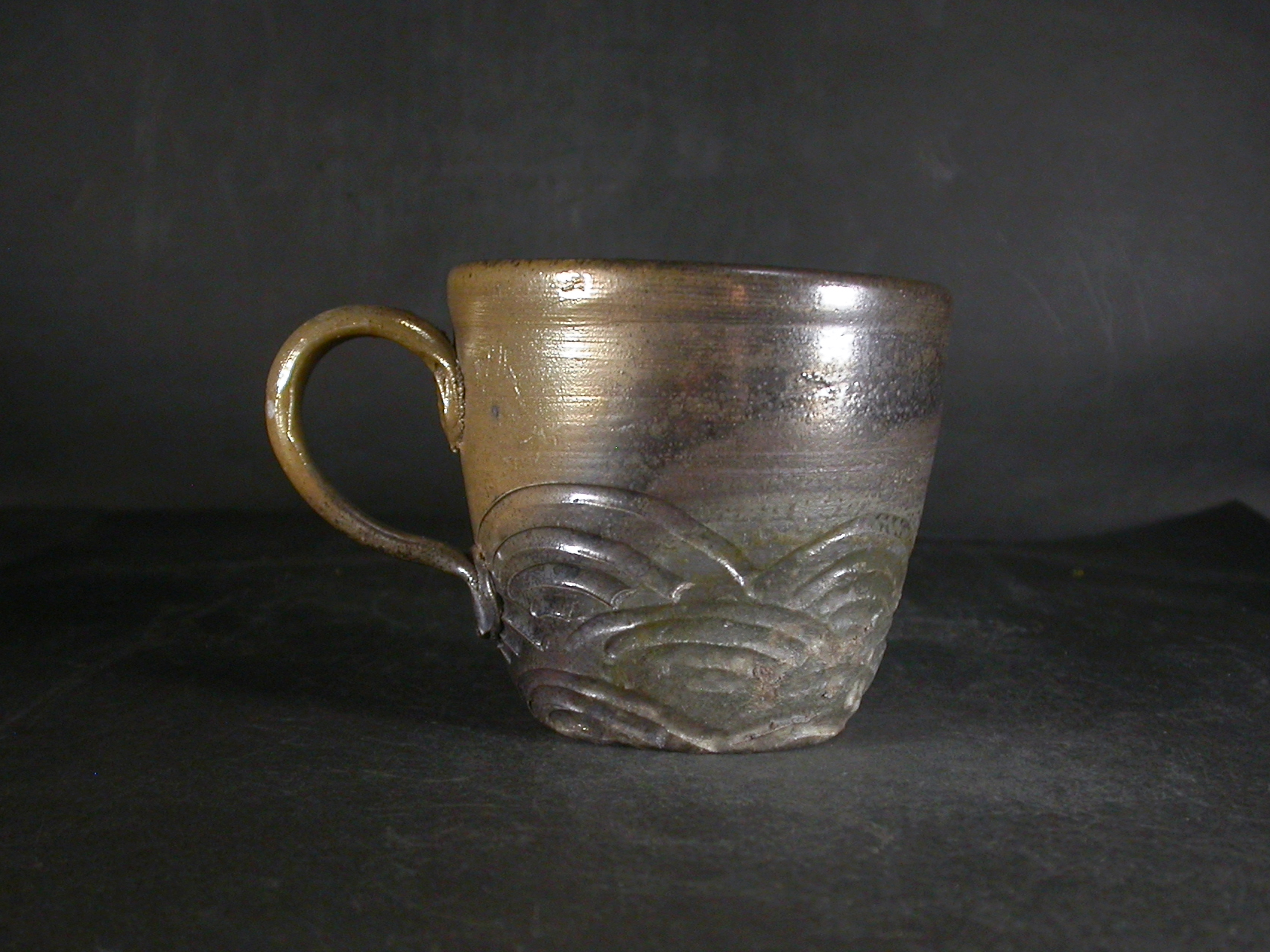 備前焼　登窯　備前焼中堅作家　竹内　靖之（山本）　最新作金彩・黒窯変削り手付きカップ８