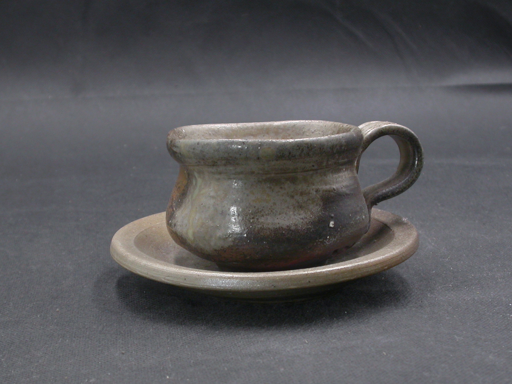 備前焼　登窯　備前焼中堅作家　竹内　靖之（山本）　最新作皿付き金彩・黄ゴマコーヒーカップ１７