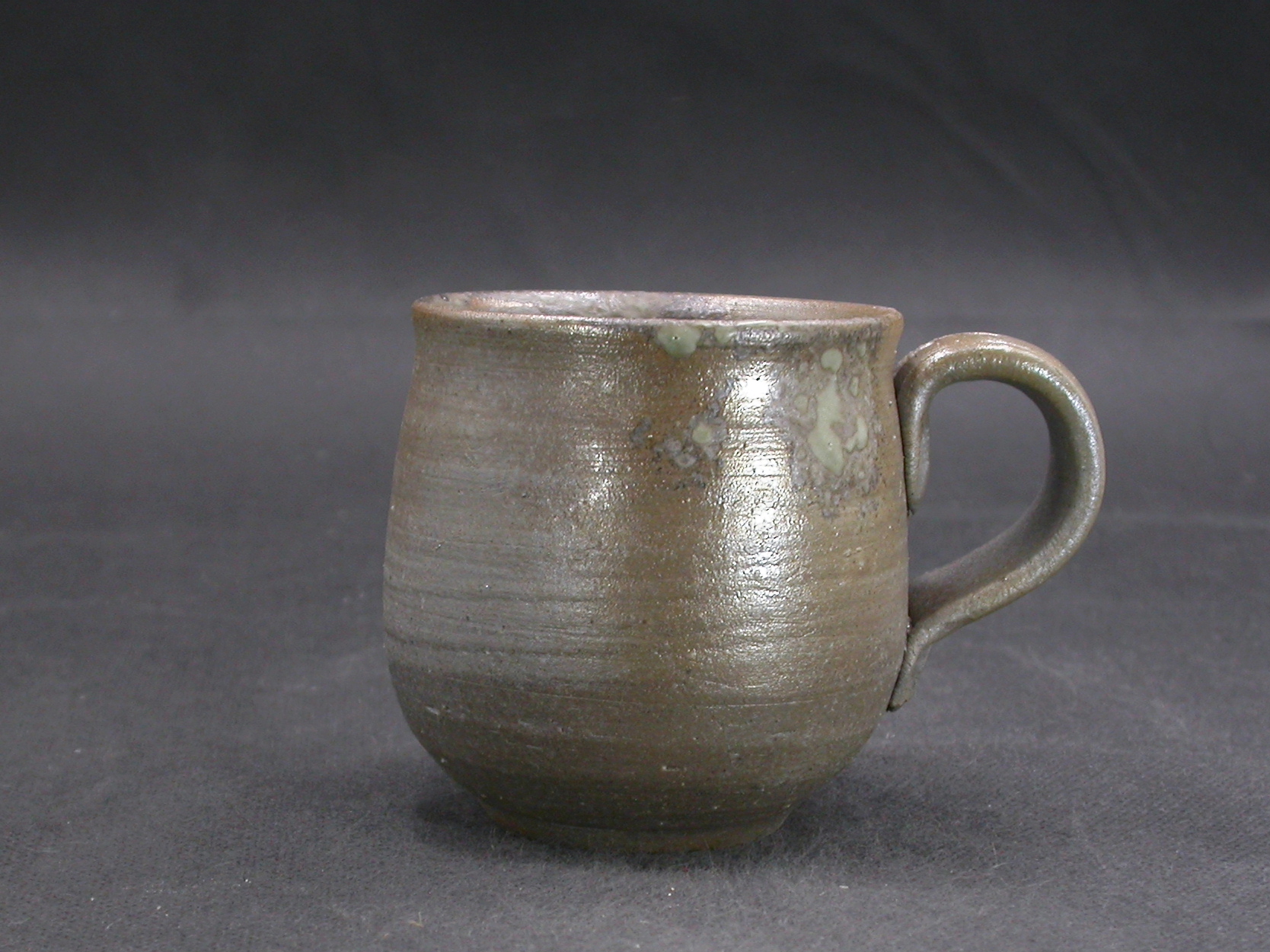 備前焼　備前焼中堅作家　竹内　靖之（山本）　最新作金彩・青ゴマ青備前手付きカップ１２