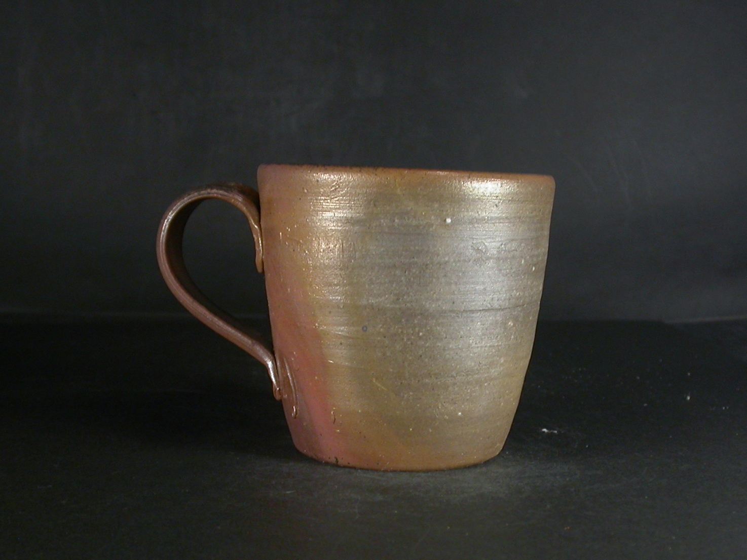 備前焼　登窯　備前焼中堅作家　竹内　靖之（山本）　最新作金彩青備前手付きカップ１４