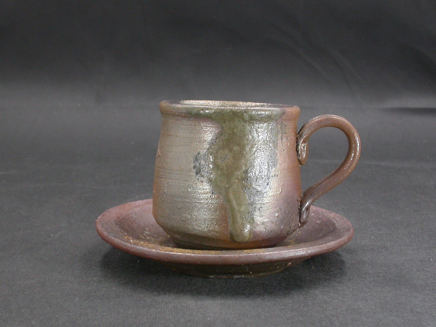 備前焼　備前焼中堅作家　竹内　靖之（山本）　最新作皿付金彩・黄ゴマコーヒーカップ２２