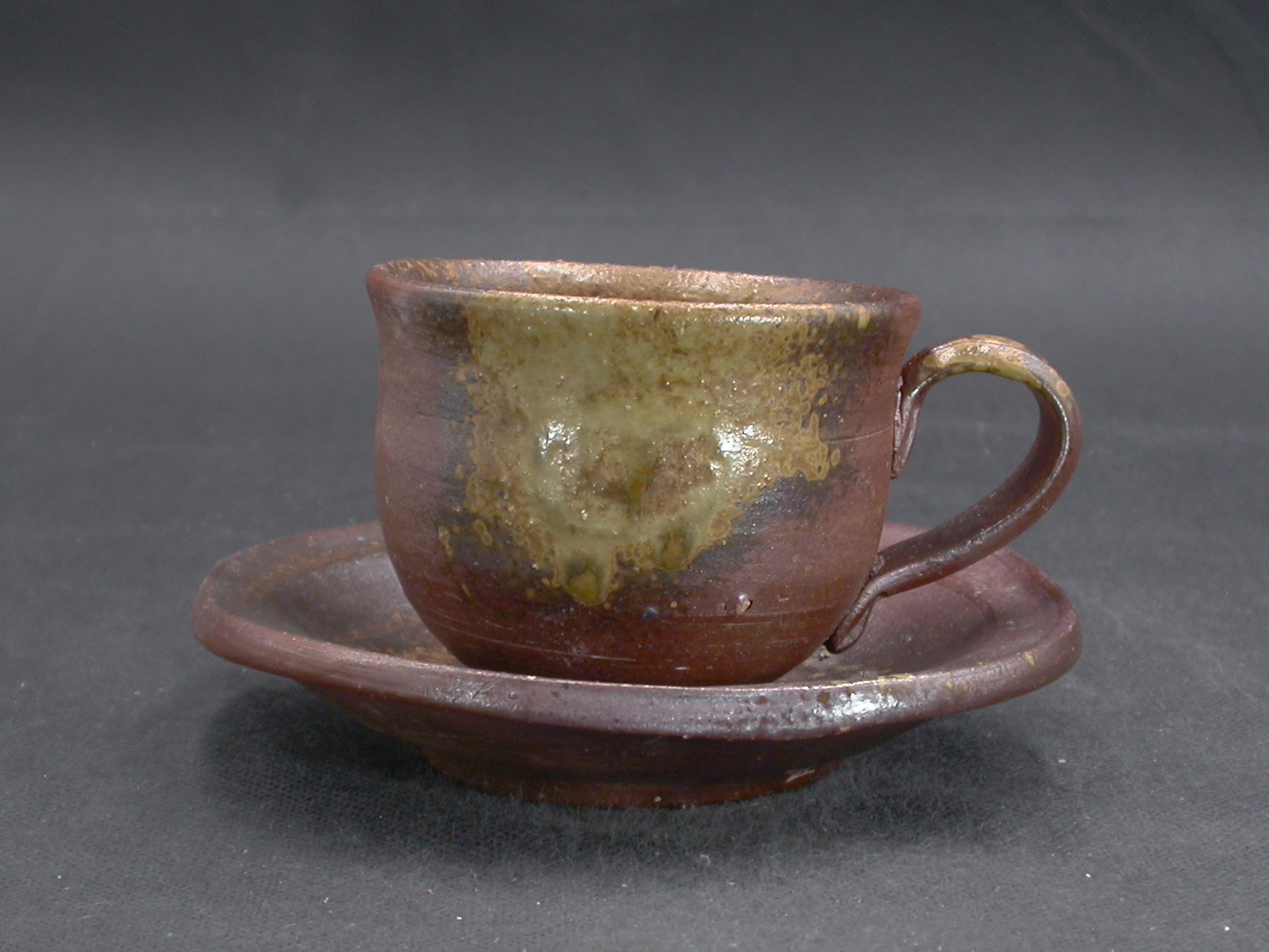 備前焼　登窯　備前焼中堅作家　竹内　靖之（山本）　最新作皿付黄ゴマコーヒーカップ１