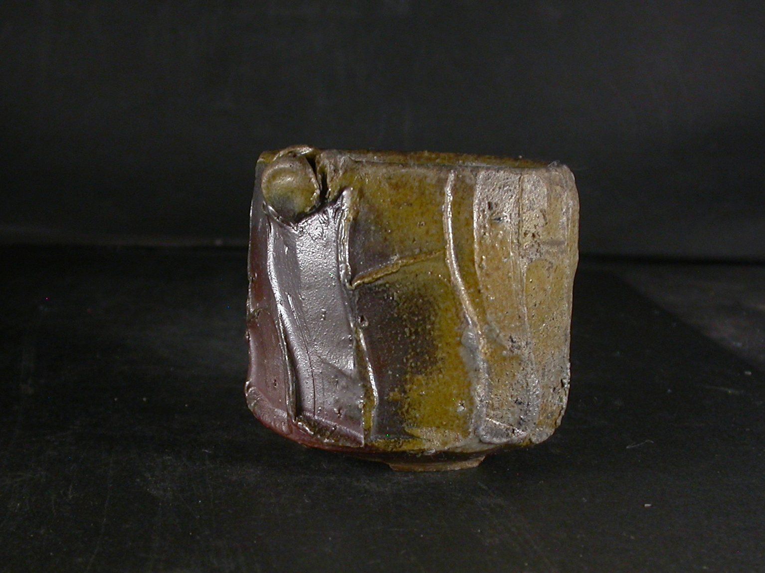 備前焼　備前焼中堅作家　竹内　靖之（山本）　最新作蟹付き窯変鎬フリーカップ１